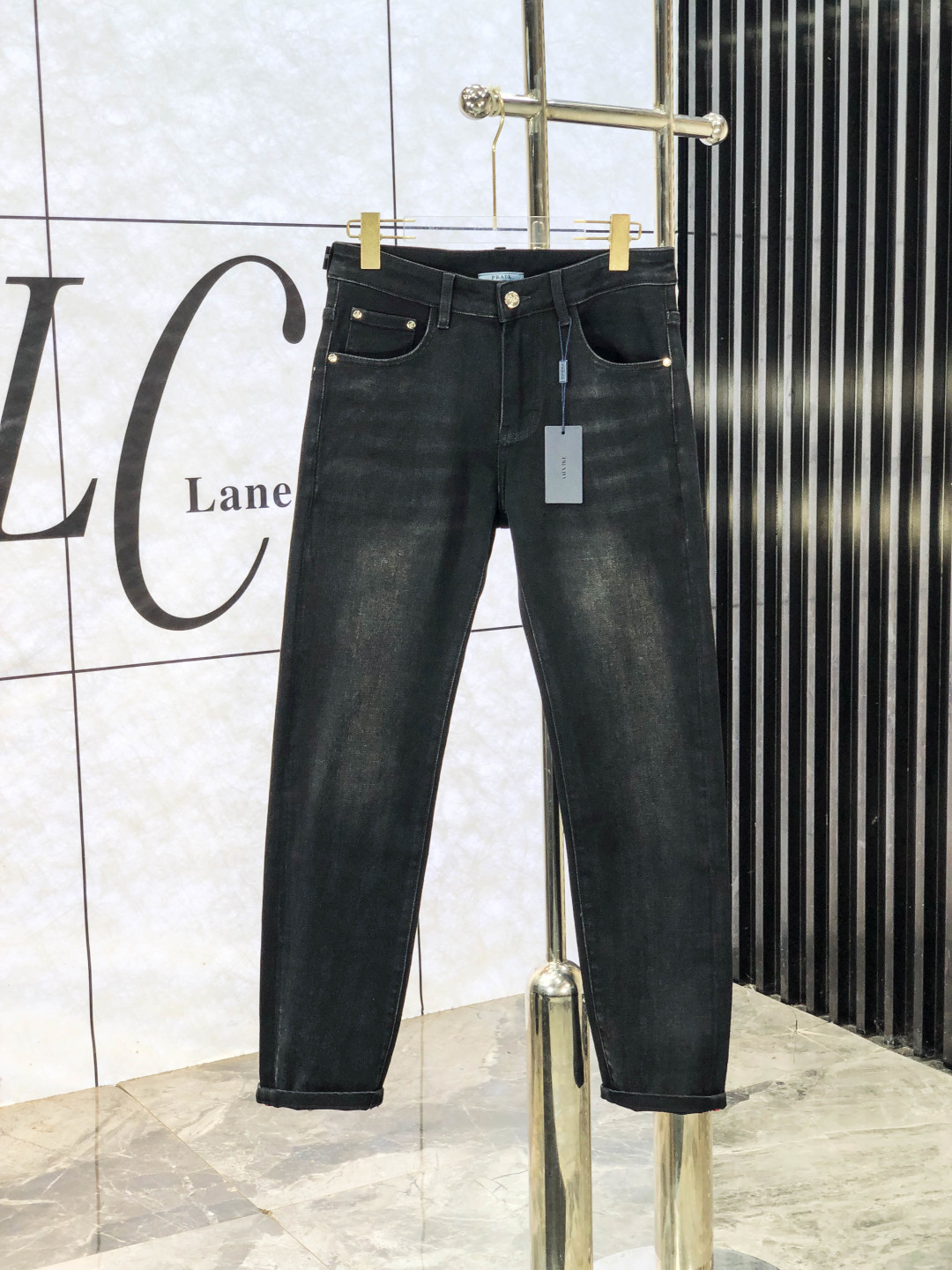 NO:600068,.Prada. Official website counters are simultaneously on sale, 2025SS new autumn and winter men's casual jeans, original quality, counter-customized original denim fabrics, logo pattern design, b pants body original hardware accessories decoration, three-dimensional and clear, c super trendy personality, fashionable and stylish upper body!  Must-have items for trendy men in sizes 28-38, prada, jeans, alexander wang19860909.普拉达.官网专柜同步发售,2025SS秋冬新品男士休闲牛仔裤,原单品质,专柜定制原版牛仔面料,logo图案设计,b裤身原版五金辅料装饰,立体清晰,c超级潮流个性,上身时尚有型！潮男必备单品 码数28-38,,prada,jeans,alexander wang,Men's clothing