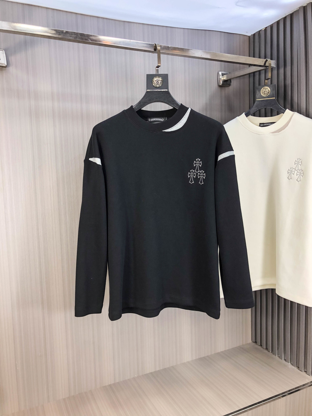 NO:606539,.Croxin. 2025 autumn and winter new letter logo knitted cotton sweatshirt T-shirt channel boutique!  Urban series products, made with letter logo elements that are highly luxurious, a must-have style for high-end temperament types, a single product with a strong sense of style and charm!  The original customized imported double-sided water-soluble cotton fabric has a comfortable hand feel, the embroidered letter design effect is quite exquisite, fashionable, classic and versatile!  Size M—XXXL.m wears 175/130 pounds,,chrome hearts,hoodie,sweatshirts,tees,t-shirt,alexander wang19860909.克罗心.2025秋冬新款字母logo针织棉卫衣T恤 渠道精品！都市系列产物,奢华程度满分的字母logo元素打造,高端气质型必入的极品款式,一款极具腔调感与魅力的单品！ 原版定制进口双面水溶棉面料,手感舒适,刺绣字母设计效果相当精致,时尚经典百搭！ 尺码M—XXXL.m穿175/130斤,,chrome hearts,hoodie,sweatshirts,tees，t-shirt,alexander wang,Men's clothing