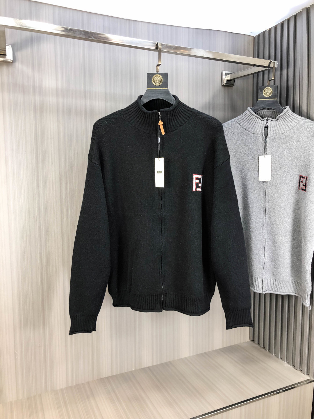 NO:606588,. Fendi. 2025 autumn and winter new letter logo knitted sweater jacket. Channel boutique!  Urban series products, made with letter logo elements that are highly luxurious, a must-have style for high-end temperament types, a single product with a strong sense of style and charm!  Original custom-made imported knitted cotton fabric, comfortable to the touch, exquisite embroidered letter design, fashionable, classic and versatile!  Size M—XXXL.m wears 175/130 pounds,,fendi,jackets & coats,sweaters,alexander wang19860909.芬迪.2025秋冬新款字母logo针织毛衣外套.渠道精品！都市系列产物,奢华程度满分的字母logo元素打造,高端气质型必入的极品款式,一款极具腔调感与魅力的单品！ 原版定制进口针织棉面料,手感舒适,刺绣字母设计效果相当精致,时尚经典百搭！ 尺码M—XXXL.m穿175/130斤,,fendi,jackets & coats,sweaters,alexander wang,Men's clothing