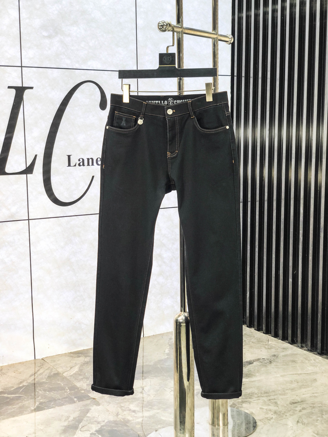 NO:613531,.BC. Official website counter is on sale simultaneously, 2025SS new autumn and winter men's casual jeans, original quality, counter customized original denim fabric, logo pattern design, h pants body original hardware decoration, three-dimensional and clear, f super trendy personality, fashionable and stylish upper body!  Must-have items for trendy men in sizes 28-38, jeans, alexander wang19860909.BC.官网专柜同步发售,2025SS秋冬新品男士休闲牛仔裤,原单品质,专柜定制原版牛仔面料,logo图案设计,h裤身原版五金辅料装饰,立体清晰,f超级潮流个性,上身时尚有型！潮男必备单品 码数28-38,,jeans,alexander wang,Men's clothing