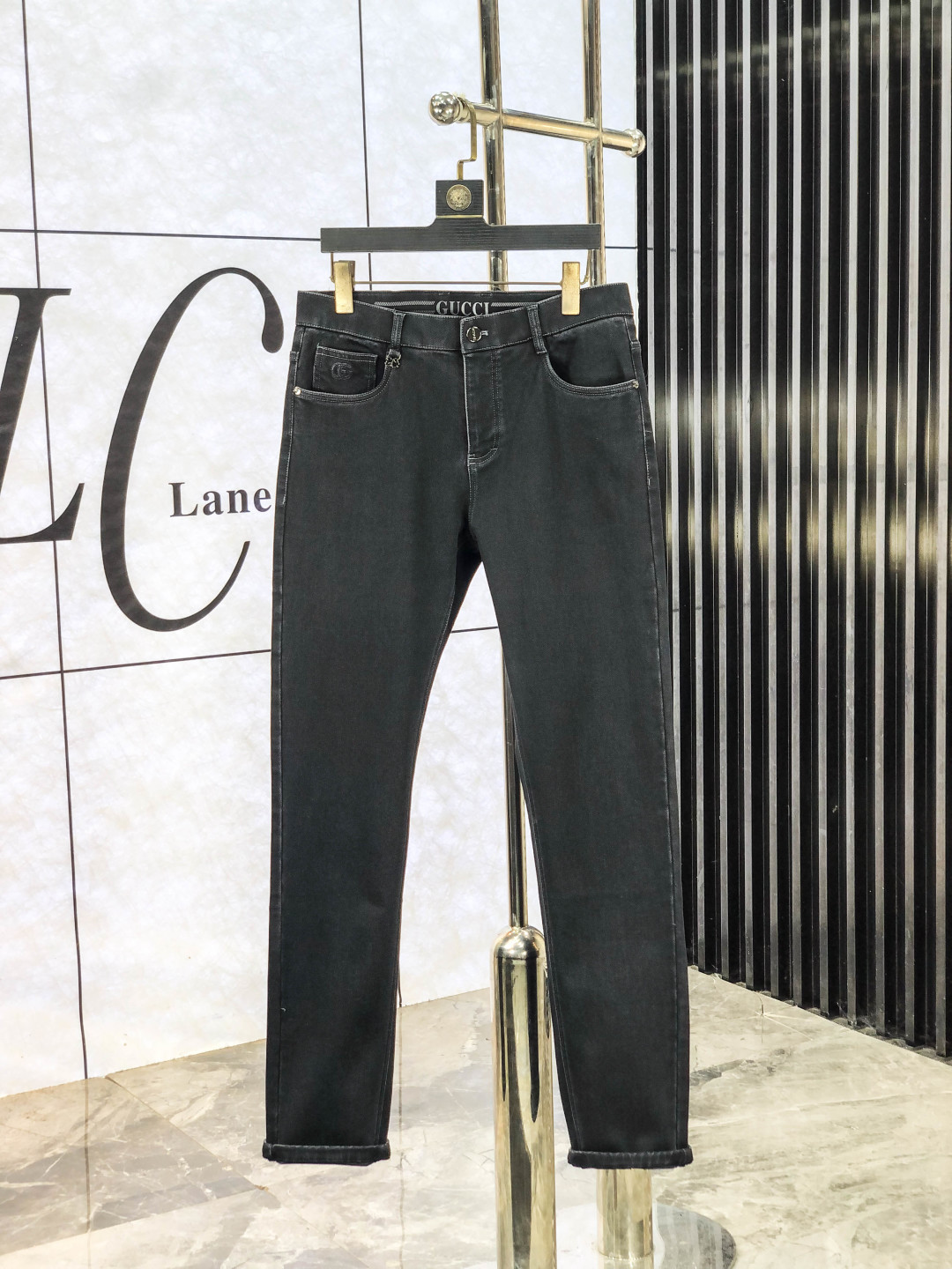 NO:611237,.Gucci. Official website counter is on sale simultaneously, 2025SS new autumn and winter men's casual jeans, original quality, counter customized original denim fabric, logo pattern design, h pants body original hardware decoration, three-dimensional and clear, f super trendy personality, fashionable and stylish upper body!  Must-have items for trendy men in sizes 28-38, gucci, jeans, alexander wang19860909.Gucci.官网专柜同步发售,2025SS秋冬新品男士休闲牛仔裤,原单品质,专柜定制原版牛仔面料,logo图案设计,h裤身原版五金辅料装饰,立体清晰,f超级潮流个性,上身时尚有型！潮男必备单品 码数28-38,,gucci,jeans,alexander wang,Men's clothing