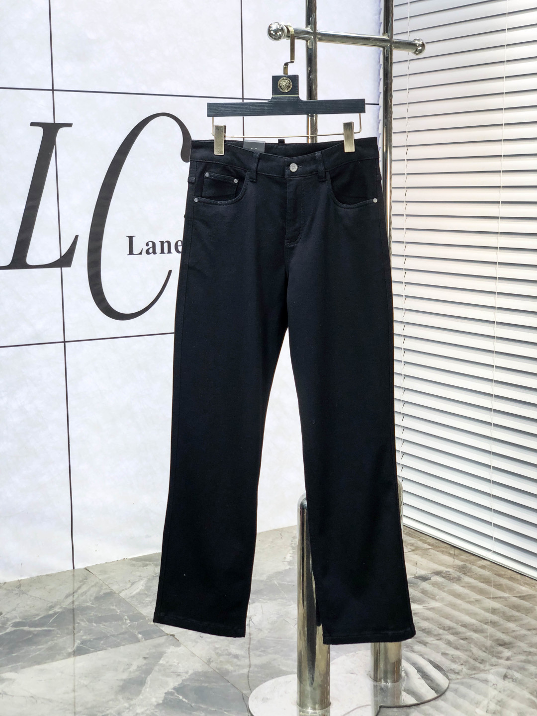 NO:682953,Ermenegildo Zegna. Official website counter is on sale simultaneously, 2025SS new autumn and winter men's casual jeans, original quality, counter-customized original denim fabric, logo pattern design, b pants body original hardware decoration, c three-dimensional clarity, realistic effect, super trendy personality, fashionable and stylish upper body!  Must-have items for trendy men in sizes 28-38,,zegna,jeans,19860909.杰尼亚.官网专柜同步发售,2025SS秋冬新品男士休闲牛仔裤,原单品质,专柜定制原版牛仔面料,logo图案设计,b裤身原版五金辅料装饰,c立体清晰,效果逼真,超级潮流个性,上身时尚有型！潮男必备单品 码数28-38,,zegna,jeans,,Men's clothing