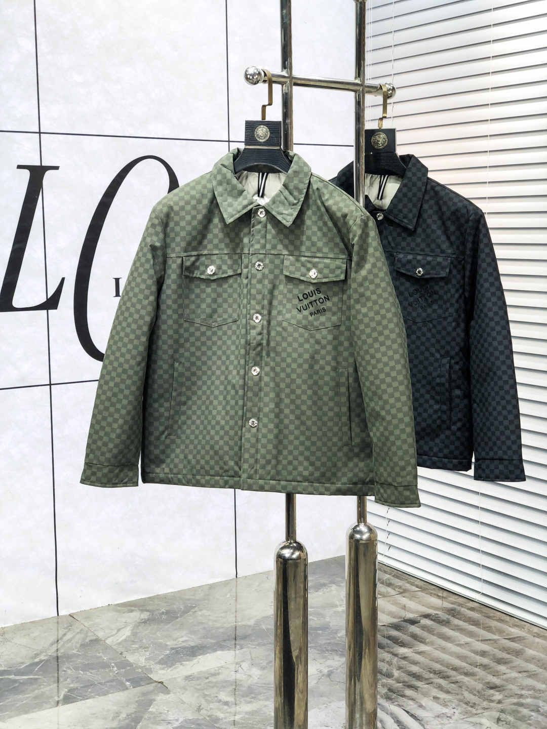 NO:624244,.LV.2025 new autumn and winter down jacket. All details of custom-developed hardware accessories are fully processed!  The upper body effect of the version is great!  Versatile, fashionable and handsome!  1f national standard 90 imported white duck down filling!  The original memory silk fabric at the counter has a straight and stylish texture, keeping you warm and not bulky!  The upper body is awesome. Size m-3xL.m175/130,,louis vuitton,jackets & coats,down jacket,alexander wang19860909.LV.2025秋冬新款羽绒外套.定制开发五金配件所有细节处理全面到位 ！版型上身效果超赞！百搭时髦又帅气！1f国标90进口白鸭绒填充！专柜原版记忆丝面料质感立挺有型,保暖拒绝臃肿！上身超赞.尺码m-3xL.m175/130,,louis vuitton,jackets & coats,down jacket,alexander wang,Men's clothing