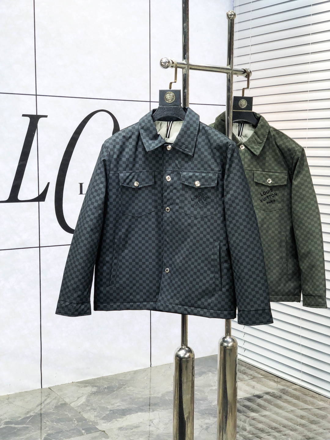 NO:624248,.Lv. 2025 autumn and winter new down jacket. All details of custom-developed hardware accessories are fully processed!  The upper body effect of the version is great!  Versatile, fashionable and handsome!  1f national standard 90 imported white duck down filling!  The original memory silk fabric at the counter has a straight and stylish texture, keeping you warm and not bulky!  The upper body is awesome. Size m-3xL.m175/130,,louis vuitton,jackets & coats,down jacket,alexander wang19860909.Lv.2025秋冬新款羽绒外套.定制开发五金配件所有细节处理全面到位 ！版型上身效果超赞！百搭时髦又帅气！1f国标90进口白鸭绒填充！专柜原版记忆丝面料质感立挺有型,保暖拒绝臃肿！上身超赞.尺码m-3xL.m175/130,,louis vuitton,jackets & coats,down jacket,alexander wang,Men's clothing