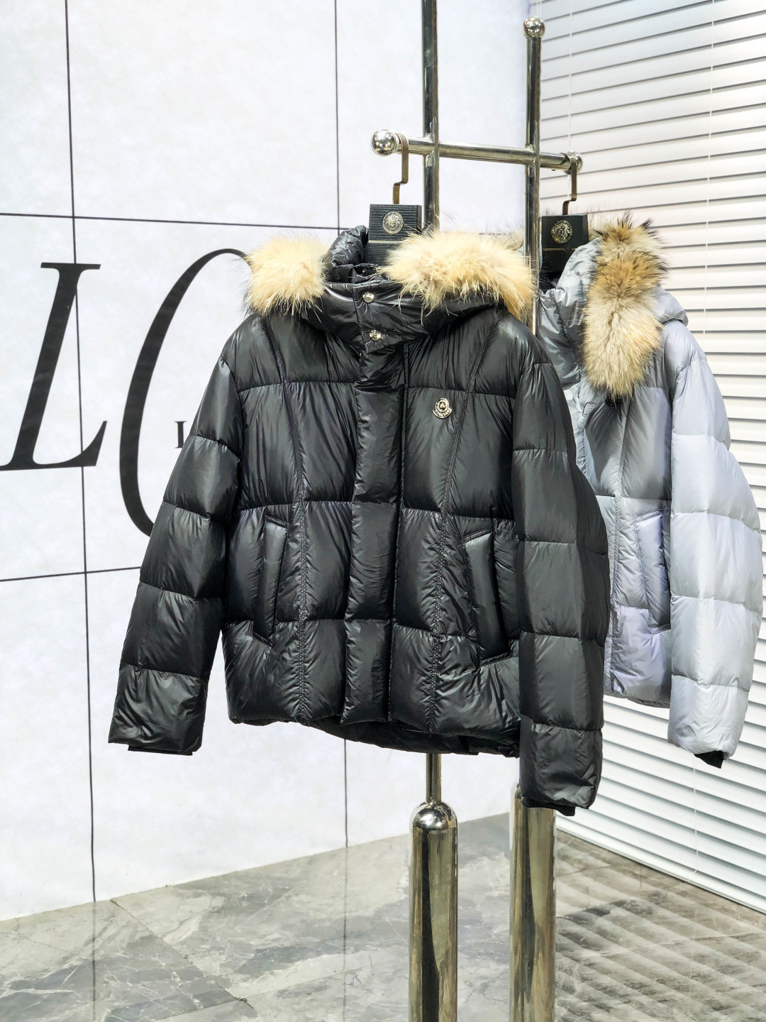 NO:624263,.Mengkou. 2025 autumn and winter new down jacket. All details of custom-developed hardware accessories are fully processed!  The upper body effect of the version is great!  Versatile, fashionable and handsome!  1f national standard 90 imported white duck down filling!  The original memory silk fabric at the counter has a straight and stylish texture, keeping you warm and not bulky!  The upper body is awesome. Size m-3xL.m175/130,,Moncler,jackets & coats,down jacket,alexander wang19860909.蒙口.2025秋冬新款羽绒外套.定制开发五金配件所有细节处理全面到位 ！版型上身效果超赞！百搭时髦又帅气！1f国标90进口白鸭绒填充！专柜原版记忆丝面料质感立挺有型,保暖拒绝臃肿！上身超赞.尺码m-3xL.m175/130,,Moncler,jackets & coats,down jacket,alexander wang,Men's clothing