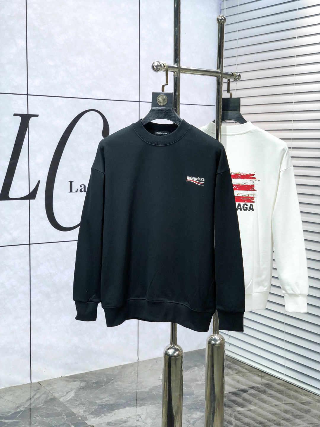 NO:627066,.Balenciaga. Wear 200 pounds. 2025 autumn and winter new style!  New men's original casual pullover sweatshirt. Customized original fabric. D is soft and delicate to the touch. It is comfortable and breathable to wear. The texture and comfort of the fabric are at its peak. Overweight classic logo pattern design. The factory makes fine and versatile casual clothes. The upper body is very good. Men's must-have items. Size M-3XL. m wears 175/130, balenciaga, hoodie, sweatshirts, alexander wang19860909.巴黎世家.穿200斤.2025秋冬新款！新款男士原单休闲套头卫衣 定制原版面料 D手感柔软细腻 穿着亲肤舒适透气 面料质感与舒适度达到登峰造极 超重经典logo图案设计 代工厂精细做百搭休闲 上身非常赞 男士必备单品 尺码M-3XL m穿175/130,,balenciaga,hoodie,sweatshirts,alexander wang,Men's clothing