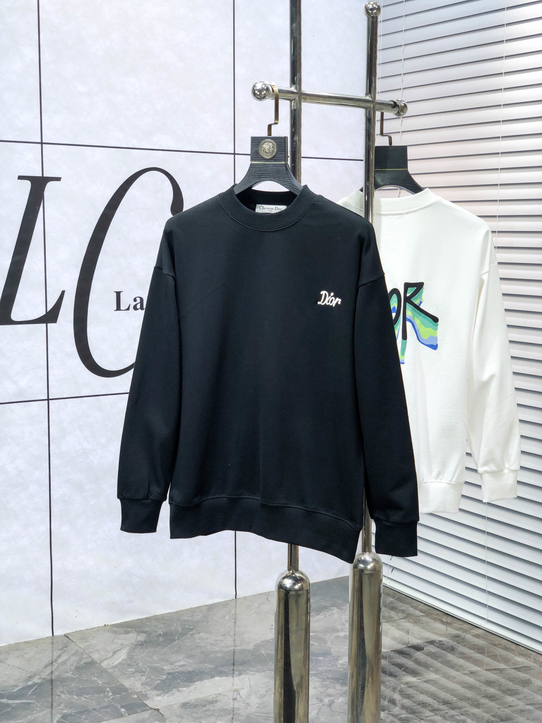 NO:627088,.Dior. Wear 200 pounds. 2025 autumn and winter new style!  New men's original casual pullover sweatshirt. Customized original fabric. D feels soft and delicate. It is skin-friendly, comfortable and breathable. The texture and comfort of the fabric reach the peak. Overweight classic logo pattern design. The factory makes fine and versatile casual clothes. The upper body is very good. Men's must-have items. Size M-3XL. m wears 175/130, dior, hoodie, sweatshirts, alexander wang19860909.Dior.穿200斤.2025秋冬新款！新款男士原单休闲套头卫衣 定制原版面料 D手感柔软细腻 穿着亲肤舒适透气 面料质感与舒适度达到登峰造极 超重经典logo图案设计 代工厂精细做百搭休闲 上身非常赞 男士必备单品 尺码M-3XL m穿175/130,,dior,hoodie,sweatshirts,alexander wang,Men's clothing