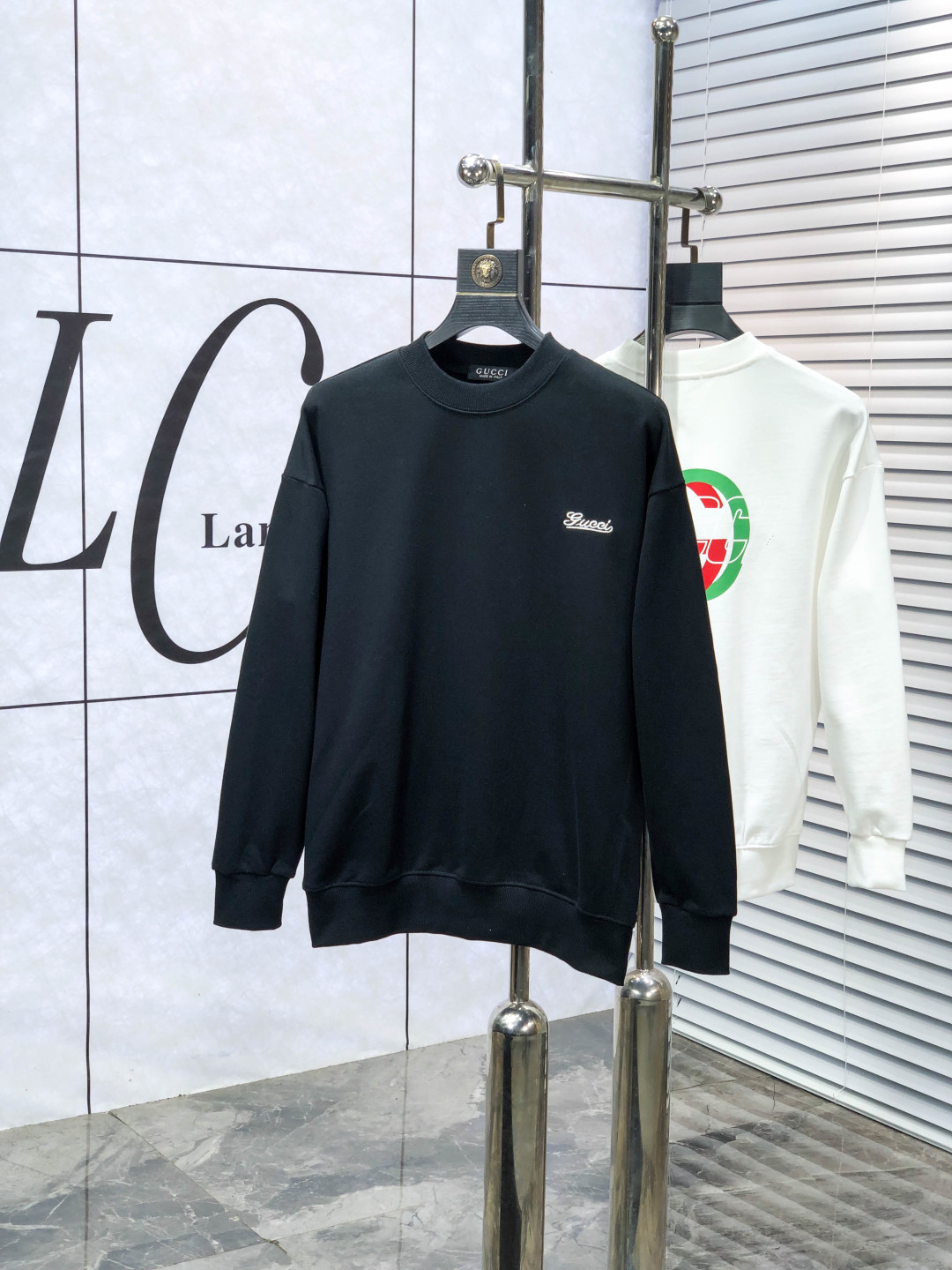 NO:627104,.Gucci. Wear 200 pounds. 2025 autumn and winter new style!  New men's original casual pullover sweatshirt. Customized original fabric. D feels soft and delicate. It is comfortable and breathable to wear. The texture and comfort of the fabric are at its peak. Overweight classic logo pattern design. The factory makes fine and versatile casual clothes. The upper body is very good. Men's must-have items. Size M-3XL. m wears 175/130,,gucci,hoodie,sweatshirts,alexander wang19860909.Gucci.穿200斤.2025秋冬新款！新款男士原单休闲套头卫衣 定制原版面料 D手感柔软细腻 穿着亲肤舒适透气 面料质感与舒适度达到登峰造极 超重经典logo图案设计 代工厂精细做百搭休闲 上身非常赞 男士必备单品 尺码M-3XL m穿175/130,,gucci,hoodie,sweatshirts,alexander wang,Men's clothing