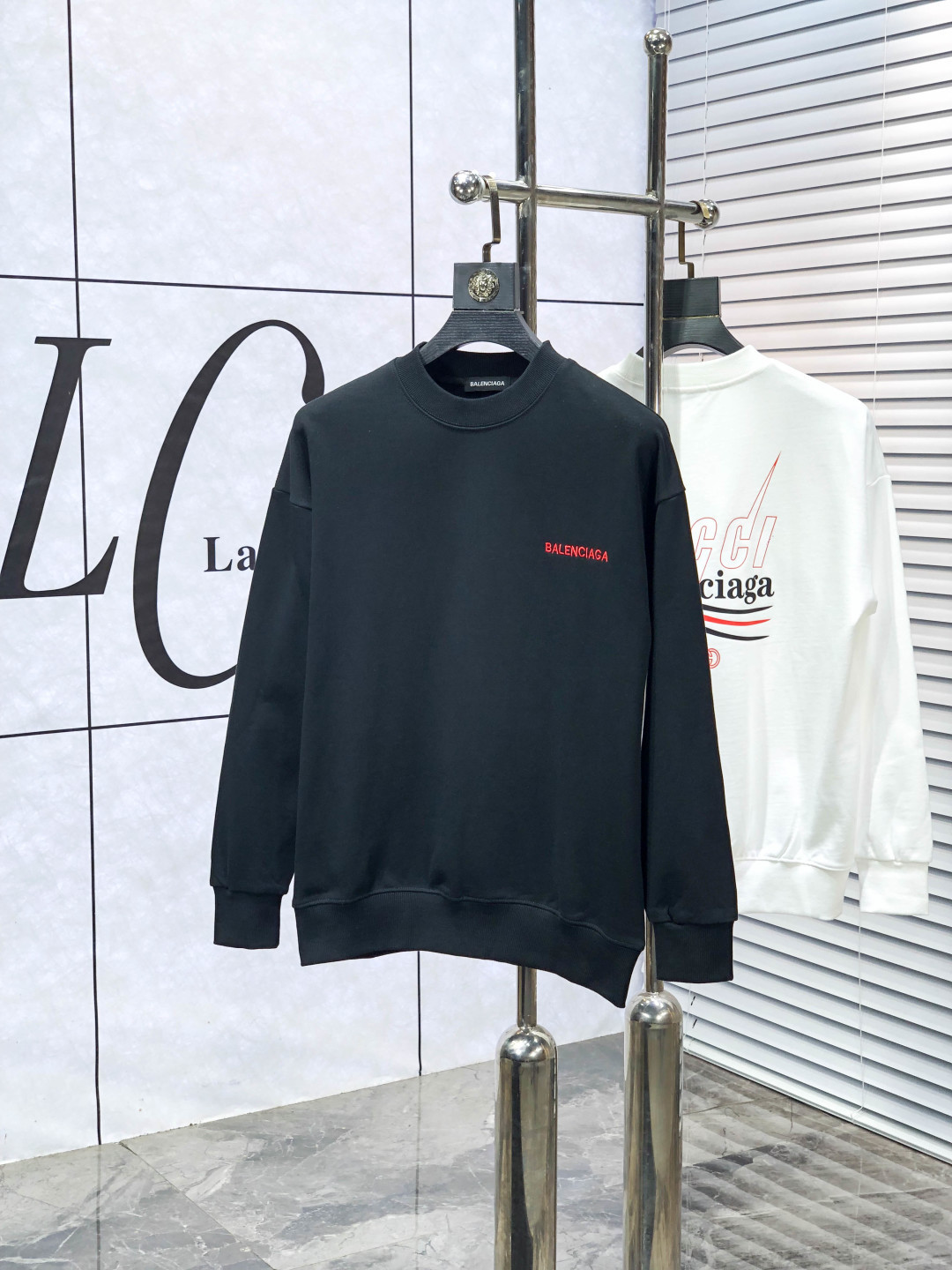 NO:627120,.Balenciaga. Wear 200 pounds. 2025 autumn and winter new style!  New men's original casual pullover sweatshirt. Customized original fabric. D is soft and delicate to the touch. It is comfortable and breathable to wear. The texture and comfort of the fabric are at its peak. Overweight classic logo pattern design. The factory makes fine and versatile casual clothes. The upper body is very good. Men's must-have items. Size M-3XL. m wears 175/130, balenciaga, hoodie, sweatshirts, alexander wang19860909.巴黎世家.穿200斤.2025秋冬新款！新款男士原单休闲套头卫衣 定制原版面料 D手感柔软细腻 穿着亲肤舒适透气 面料质感与舒适度达到登峰造极 超重经典logo图案设计 代工厂精细做百搭休闲 上身非常赞 男士必备单品 尺码M-3XL m穿175/130,,balenciaga,hoodie,sweatshirts,alexander wang,Men's clothing