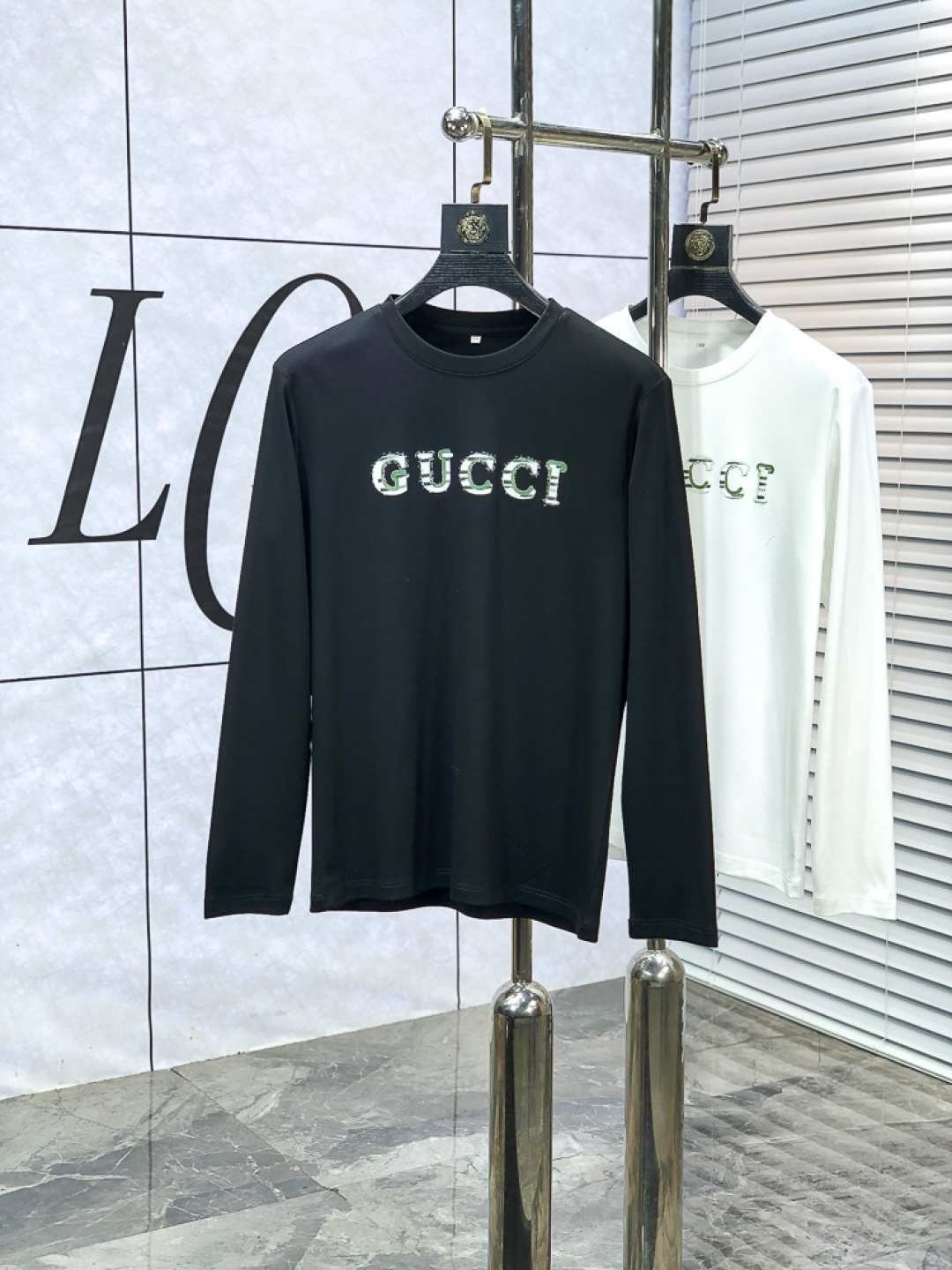 NO:648686,Gucci. Wear 210 pounds. 2025 autumn and winter counter new style  Fashionable and casual bottoming shirt, long-sleeved T-shirt, made of imported high-density mulberry silk cotton fabric, made with exquisite original logo, 1f comfort and breathability, soft, anti-wrinkle, elasticity and excellent drape. It is handsome whether worn alone or as an inner layer. It conforms to men's practical dressing habits and pursues luxury, noble and elegant style, creating extraordinary men's taste. The visual effect is very good, the grade is very high, simple and fashionable, a must-have choice for leisure and business!  Size m-5xL m wears 175/130,,gucci,tees,t-shirt,alexander wang19860909Gucci.穿210斤.2025秋冬专柜新款 时尚休闲打底衫长袖T恤,精选进口高密度桑蚕丝棉面料,精致原版logo打造,1f舒适性与透气性兼优,柔软抗皱弹性和垂性极佳,无论是单穿或是内搭都是帅气十足,吻合了男性实用穿衣习惯,追求奢华高贵优雅风范,打造不凡男士品味,视觉效果非常赞,档次极高,简约时尚,休闲商务必备之选！ 码数m-5xL m穿175/130,,gucci,tees，t-shirt,alexander wang,Men's clothing