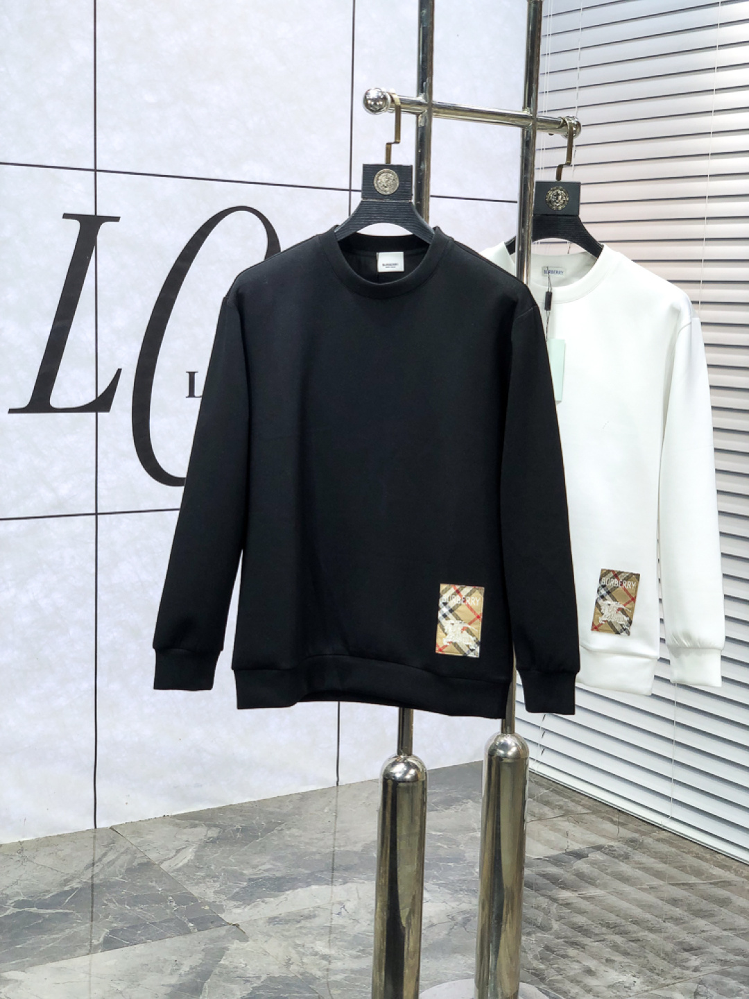 NO:651169,.Burberry. 2025 autumn and winter new letter L space cotton sweatshirt. Channel boutique!  Urban series products, made with letter logo elements that are full of luxury, w are the best styles that high-end temperament types must buy, 7 a single product with great accent and charm!  The original customized imported double-sided water-soluble cotton fabric has a comfortable hand feel, the embroidered letter design effect is quite exquisite, fashionable, classic and versatile!  Size.xs-L.xs wears 175/130 pounds,,burberry,hoodie,sweatshirts,alexander wang19860909.巴宝莉.2025秋冬新款字母l太空棉卫衣.渠道精品！都市系列产物,奢华程度满分的字母logo元素打造,w高端气质型必入的极品款式,7一款极具腔调感与魅力的单品！ 原版定制进口双面水溶棉面料,手感舒适,刺绣字母设计效果相当精致,时尚经典百搭！ 尺码.xs-L.xs穿175/130斤,,burberry,hoodie,sweatshirts,alexander wang,Men's clothing