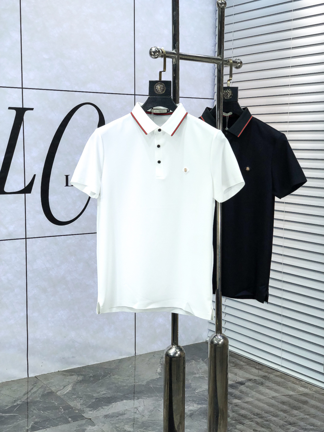 NO:656655,.Gucci.2026 new spring and summer men's logo short-sleeved polo shirt continues the classic business casual lapel polo shirt. This polo shirt is made of mercerized double-sided cotton pique fabric, and the timeless design can transcend fashion trends. h classic style, f brand LOGO three-dimensional and unique, making the whole body more detailed. Fitted version, the fabric is made of cotton pique fabric, comfortable, skin-friendly, good breathability, practical for daily commuting and leisure.  Highly recommended. Size M-3XL m wears 175/130, gucci, T-shirt, alexander wang19860909.Gucci.2026春夏新款男士标识短袖polo衫,延续经典商务休闲翻领POLO恤.该款Polo衫采用丝光双面棉质珠地面料制成,隽永设计可跨越时尚潮流.h经典款型,f品牌LOGO立体别致,让整体更具细节感 合体的版型,面料采用全棉珠地料,舒适,亲肤,透气好,平时通勤休闲都很实穿的一款 强烈推荐.尺码M-3XL m穿175/130,,gucci,T-shirt,alexander wang,Men's clothing