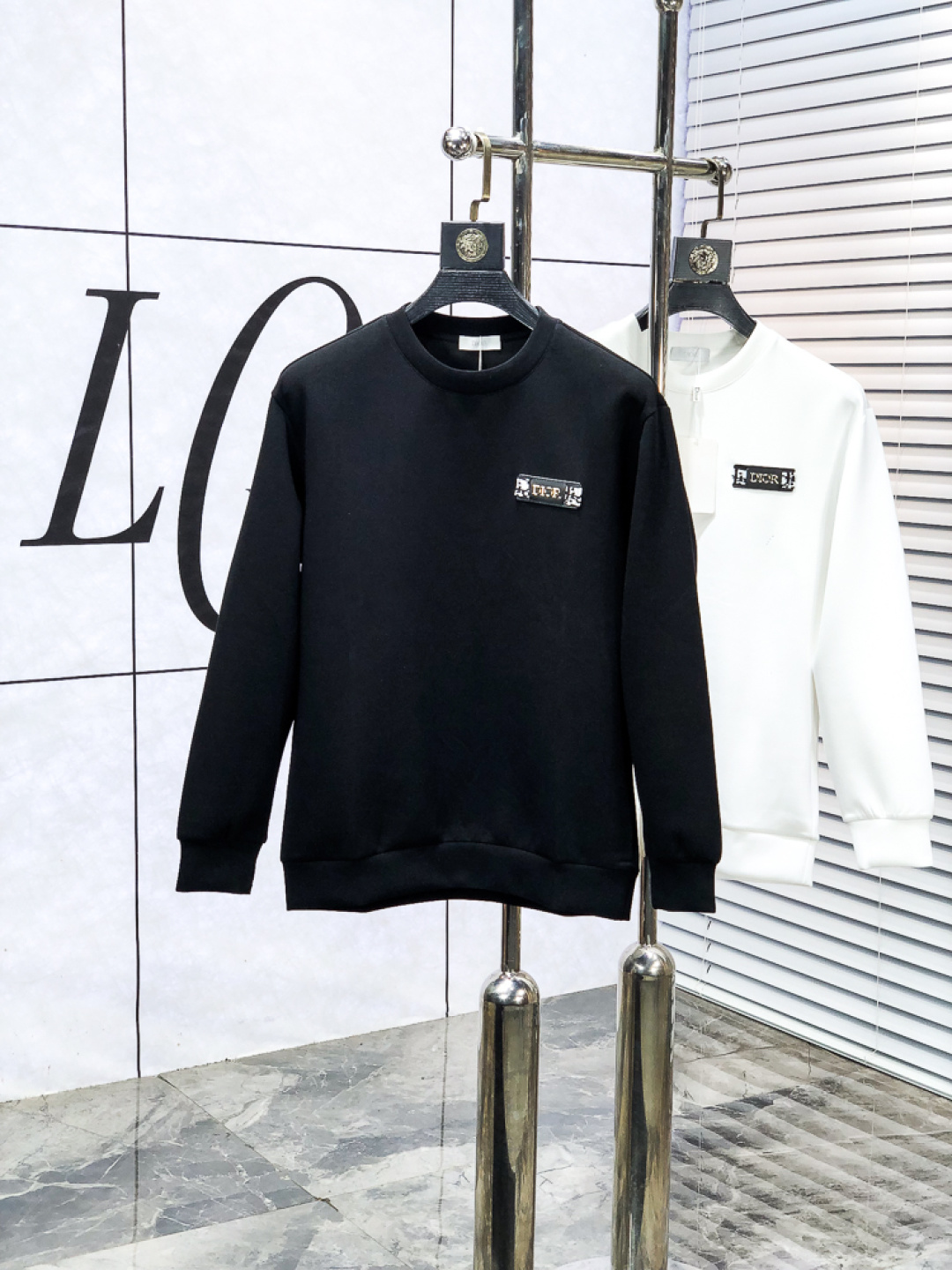 NO:653931,.Dior. 2025 autumn and winter new letter l space cotton sweatshirt. Channel boutique!  Urban series products, made with letter logo elements that are full of luxury, w are the best styles that high-end temperament types must buy, 7 a single product with great accent and charm!  The original customized imported double-sided water-soluble cotton fabric has a comfortable hand feel, the embroidered letter design effect is quite exquisite, fashionable, classic and versatile!  Size.xs-L.xs wears 175/130 pounds, dior, hoodie, sweatshirts, alexander wang19860909.Dior.2025秋冬新款字母l太空棉卫衣.渠道精品！都市系列产物,奢华程度满分的字母logo元素打造,w高端气质型必入的极品款式,7一款极具腔调感与魅力的单品！ 原版定制进口双面水溶棉面料,手感舒适,刺绣字母设计效果相当精致,时尚经典百搭！ 尺码.xs-L.xs穿175/130斤,,dior,hoodie,sweatshirts,alexander wang,Men's clothing