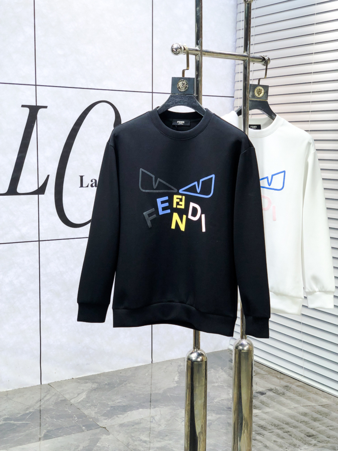 NO:653910,. Fendi. 2025 autumn and winter new letter L space cotton sweatshirt. Channel boutique!  Urban series products, made with letter logo elements that are full of luxury, w are the best styles that high-end temperament types must buy, 7 a single product with great accent and charm!  The original customized imported double-sided water-soluble cotton fabric has a comfortable hand feel, the embroidered letter design effect is quite exquisite, fashionable, classic and versatile!  Size.xs-L.xs wears 175/130 pounds, fendi, hoodie, sweatshirts, alexander wang19860909. 芬迪.2025秋冬新款字母l太空棉卫衣.渠道精品！都市系列产物,奢华程度满分的字母logo元素打造,w高端气质型必入的极品款式,7一款极具腔调感与魅力的单品！ 原版定制进口双面水溶棉面料,手感舒适,刺绣字母设计效果相当精致,时尚经典百搭！ 尺码.xs-L.xs穿175/130斤,,fendi,hoodie,sweatshirts,alexander wang,Men's clothing