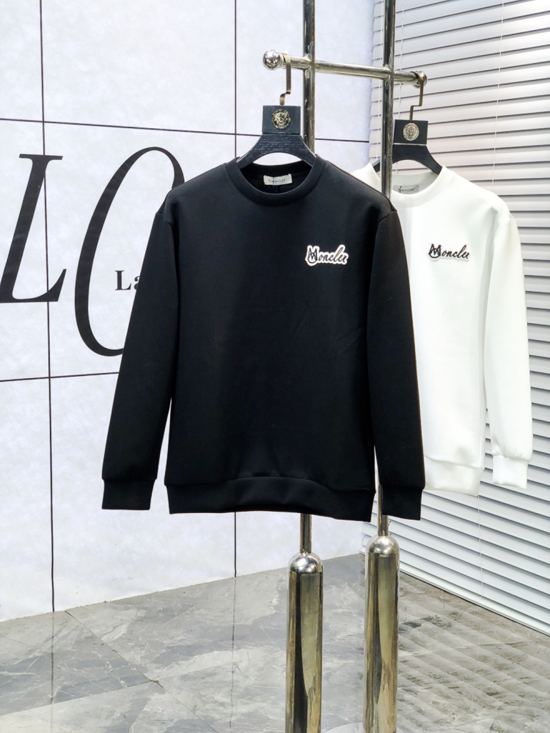 NO:653926,. Meng Mouth. 2025 autumn and winter new letter L space cotton sweatshirt. Channel boutique!  Urban series products, made with letter logo elements that are full of luxury, w are the best styles that high-end temperament types must buy, 7 a single product with great accent and charm!  The original customized imported double-sided water-soluble cotton fabric has a comfortable hand feel, the embroidered letter design effect is quite exquisite, fashionable, classic and versatile!  Size.xs-L.xs wears 175/130 pounds,,Moncler,hoodie,sweatshirts,alexander wang19860909. 蒙口.2025秋冬新款字母l太空棉卫衣.渠道精品！都市系列产物,奢华程度满分的字母logo元素打造,w高端气质型必入的极品款式,7一款极具腔调感与魅力的单品！ 原版定制进口双面水溶棉面料,手感舒适,刺绣字母设计效果相当精致,时尚经典百搭！ 尺码.xs-L.xs穿175/130斤,,Moncler,hoodie,sweatshirts,alexander wang,Men's clothing