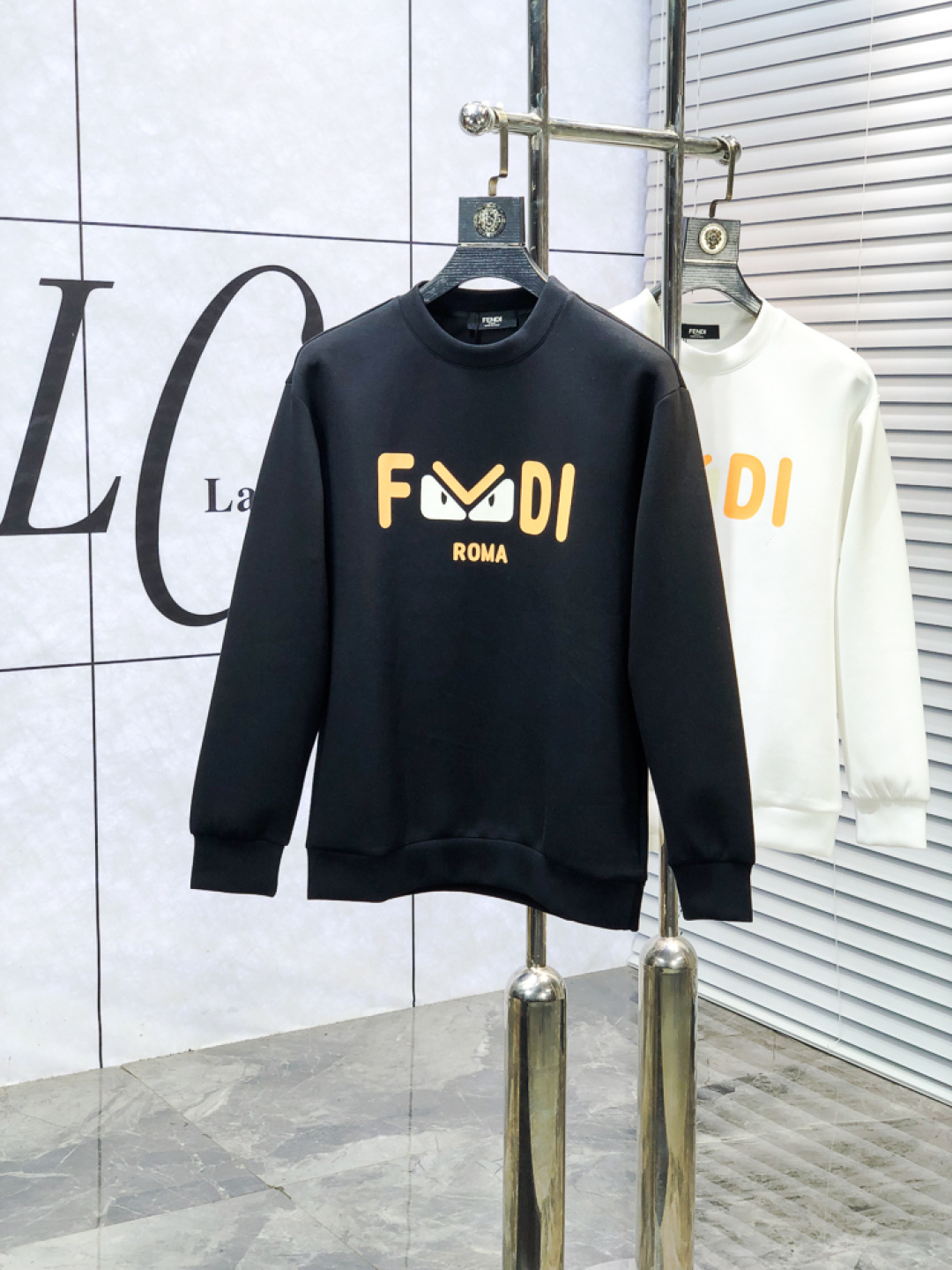 NO:653932,. Fendi. 2025 autumn and winter new letter L space cotton sweatshirt. Channel boutique!  Urban series products, made with letter logo elements that are full of luxury, w are the best styles that high-end temperament types must buy, 7 a single product with great accent and charm!  The original customized imported double-sided water-soluble cotton fabric has a comfortable hand feel, the embroidered letter design effect is quite exquisite, fashionable, classic and versatile!  Size.xs-L.xs wears 175/130 pounds, fendi, hoodie, sweatshirts, alexander wang19860909. 芬迪.2025秋冬新款字母l太空棉卫衣.渠道精品！都市系列产物,奢华程度满分的字母logo元素打造,w高端气质型必入的极品款式,7一款极具腔调感与魅力的单品！ 原版定制进口双面水溶棉面料,手感舒适,刺绣字母设计效果相当精致,时尚经典百搭！ 尺码.xs-L.xs穿175/130斤,,fendi,hoodie,sweatshirts,alexander wang,Men's clothing