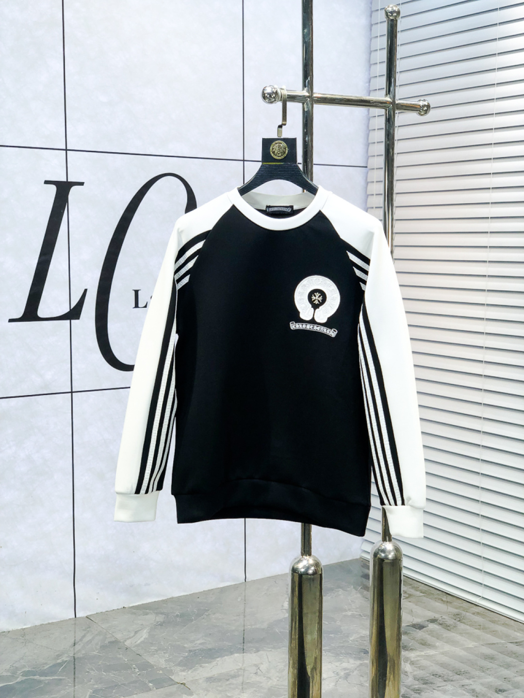 NO:660776,.Cro Xin. 2025 autumn and winter new letter L space cotton sweatshirt. Channel boutique!  Urban series products, made with letter logo elements that are full of luxury, w are the best styles that high-end temperament types must buy, 7 a single product with great accent and charm!  The original customized imported double-sided water-soluble cotton fabric has a comfortable hand feel, the embroidered letter design effect is quite exquisite, fashionable, classic and versatile!  Size.xs-L.xs wears 175/130 pounds,,chrome hearts,hoodie,sweatshirts, 19860909.克罗心.2025秋冬新款字母l太空棉卫衣.渠道精品！都市系列产物,奢华程度满分的字母logo元素打造,w高端气质型必入的极品款式,7一款极具腔调感与魅力的单品！ 原版定制进口双面水溶棉面料,手感舒适,刺绣字母设计效果相当精致,时尚经典百搭！ 尺码.xs-L.xs穿175/130斤,,chrome hearts,hoodie,sweatshirts, ,Men's clothing