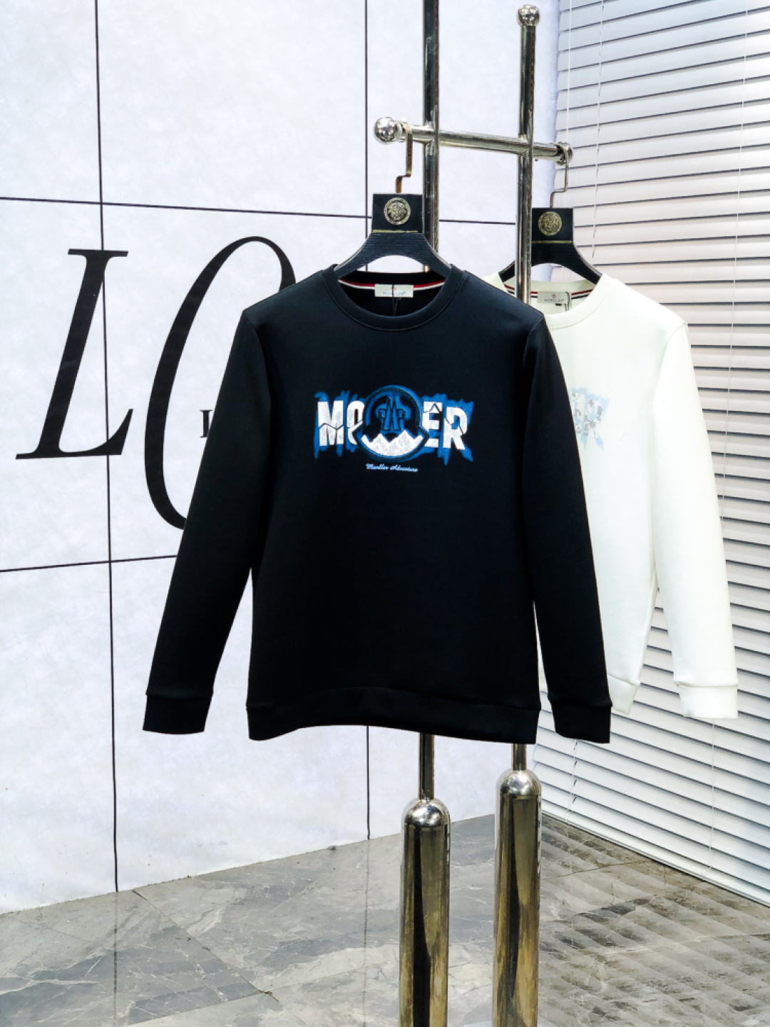 NO:728944,Replacement after the new year. Mouth covering. Wearing weight. 2025 autumn and winter new letter L space cotton sweatshirt. Channel quality!  Urban series products, made with letter logo elements that are full of luxury, w high-end temperament, a must-have style, 5 a single product with a strong sense of style and charm!  The original customized imported double-sided water-soluble cotton fabric has a comfortable hand feel, the embroidered letter design effect is quite exquisite, fashionable, classic and versatile!  Size.m-4xL.m wears 175/130 pounds, Moncler, hoodie, sweatshirts,19860909年后退换. .蒙口.穿斤.2025秋冬新款字母l太空棉卫衣.渠道精品！都市系列产物,奢华程度满分的字母logo元素打造,w高端气质型必入的极品款式,5一款极具腔调感与魅力的单品！ 原版定制进口双面水溶棉面料,手感舒适,刺绣字母设计效果相当精致,时尚经典百搭！ 尺码.m-4xL.m穿175/130斤,,Moncler,hoodie,sweatshirts,,Men's clothing