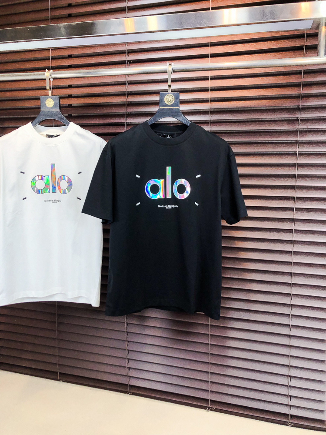 NO:726702,Replace after the year..alo.26 new spring and summer T-shirt. This short-sleeved shirt is made of double-sided liquid ammonia cotton fabric. This fabric has a silky soft luster and feels smooth and delicate!  The double-veil weave structure has a good texture and is not easily deformed after long-term wear and washing. It truly achieves the same high-end quality as the counter. It not only demonstrates the high simplicity and nobility of the brand, but is not too complicated and conforms to the concept of simple summer wear. Size 48 50 52 54 56 48 wears 175/130, T-shirt, tees, t-shirt,19860909年后退换..alo.26春夏新品T恤  这款短袖采用了双面液氨棉面料,这块面料具有丝绸般的柔软光泽感,手感爽滑细腻！双面纱织结构,骨感好 久穿久洗不易变形,真正做到与专柜一样致的高端品质.  既彰显了品牌的高简约高贵,h又不会过于繁杂,f符合夏日简约穿搭的理念. 码数48 50 52 54 56 48穿175/130,,T-shirt,tees，t-shirt,,Men's clothing