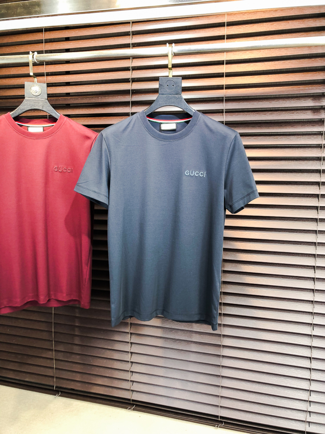 NO:733177,Gucci.2026 new spring and summer fashionable round neck short-sleeved advanced customization versatile style!  It is more practical and can be easily controlled by anyone. It is made of liquid spandex fabric and has a luxurious classic brand logo design. It is very classy and a must-buy for those who know the goods!  The tailoring is slim-fitting and very delicate. It shows aura and highlights the sophistication of men. This is unique. It is just right for slim fit and the upper body effect is very good. Size m-3XL m wears 175/130, gucci, T-shirt,19860909Gucci.2026春夏新品时尚圆领短袖高级定制百搭款式！更有实用感 任何人都可以轻松驾驭 采用液氨氨纶面料制作,奢华经典品牌logo设计,h非常显档次懂货的必须入！版型剪裁属于修身款 非常精致,f显气场,又会凸显男士的精致,这就是独到之处,恰到好处的修身,上身效果非常赞.尺码m-3XL m穿175/130,,gucci,T-shirt,,Men's clothing