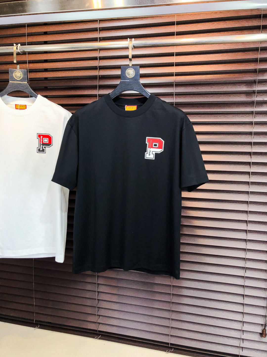 NO:733183,HM.2026 new spring and summer fashionable round neck short-sleeved advanced customization versatile style!  It is more practical and can be easily controlled by anyone. It is made of liquid spandex fabric and has a luxurious classic brand logo design. It is very classy and a must-buy for those who know the goods!  The tailoring is slim-fitting and very delicate. It shows aura and highlights the sophistication of men. This is unique. It is just the right fit and the upper body effect is very good. Size m-3XL m wears 175/130, T-shirt,19860909HM.2026春夏新品时尚圆领短袖高级定制百搭款式！更有实用感 任何人都可以轻松驾驭 采用液氨氨纶面料制作,奢华经典品牌logo设计,h非常显档次懂货的必须入！版型剪裁属于修身款 非常精致,f显气场,又会凸显男士的精致,这就是独到之处,恰到好处的修身,上身效果非常赞.尺码m-3XL m穿175/130,,T-shirt,,Men's clothing