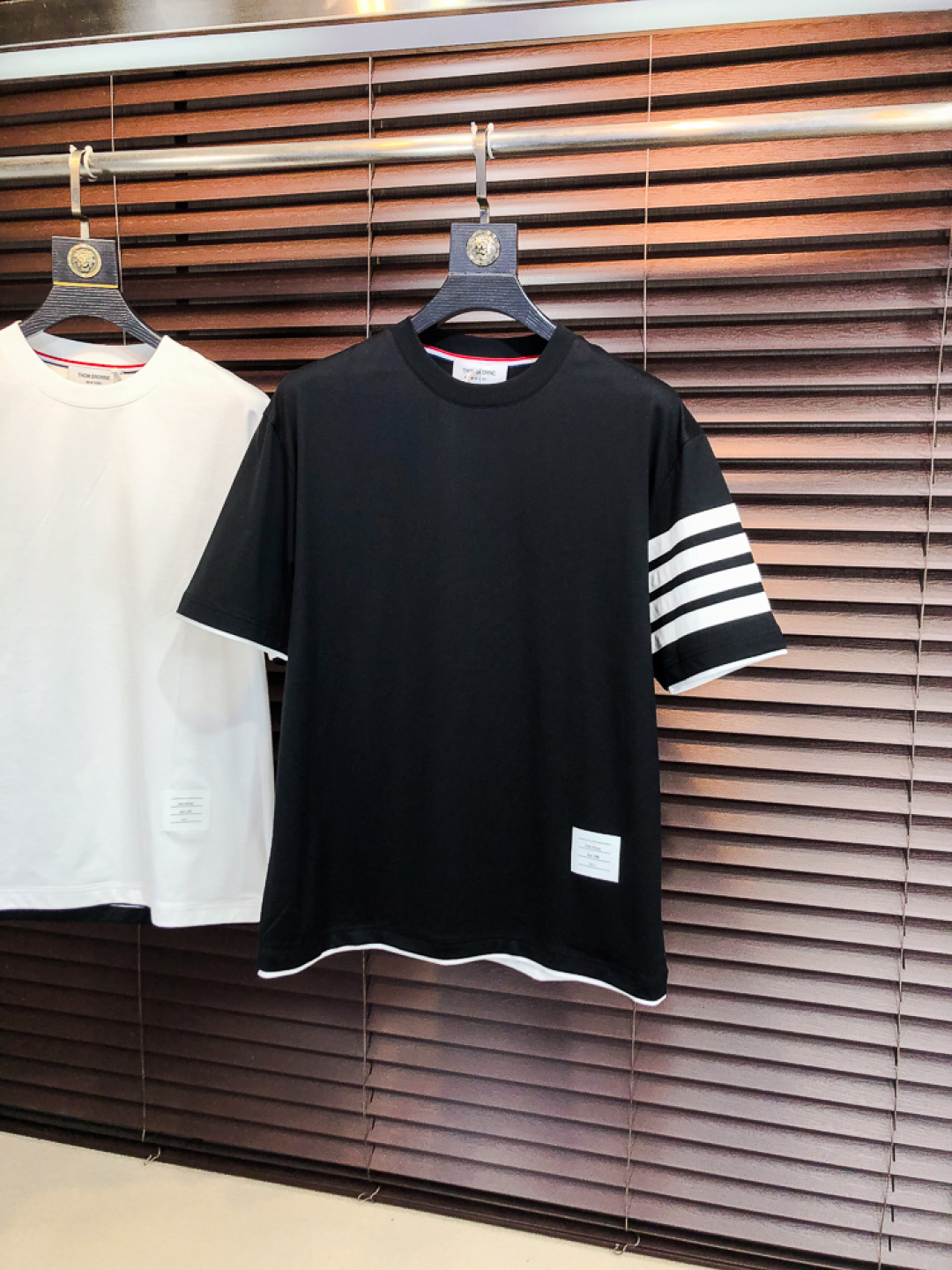 NO:733302,TB.2026 new spring and summer fashionable round neck short-sleeved advanced customization versatile style!  It is more practical and can be easily controlled by anyone. It is made of liquid spandex fabric and has a luxurious classic brand logo design. It is very classy and a must-buy for those who know the goods!  The tailoring is slim-fitting and very delicate. It shows aura and highlights the sophistication of men. This is unique. It is just the right fit and the upper body effect is very good. Size m-3XL m wears 175/130, T-shirt,19860909TB.2026春夏新品时尚圆领短袖高级定制百搭款式！更有实用感 任何人都可以轻松驾驭 采用液氨氨纶面料制作,奢华经典品牌logo设计,h非常显档次懂货的必须入！版型剪裁属于修身款 非常精致,f显气场,又会凸显男士的精致,这就是独到之处,恰到好处的修身,上身效果非常赞.尺码m-3XL m穿175/130,,T-shirt,,Men's clothing