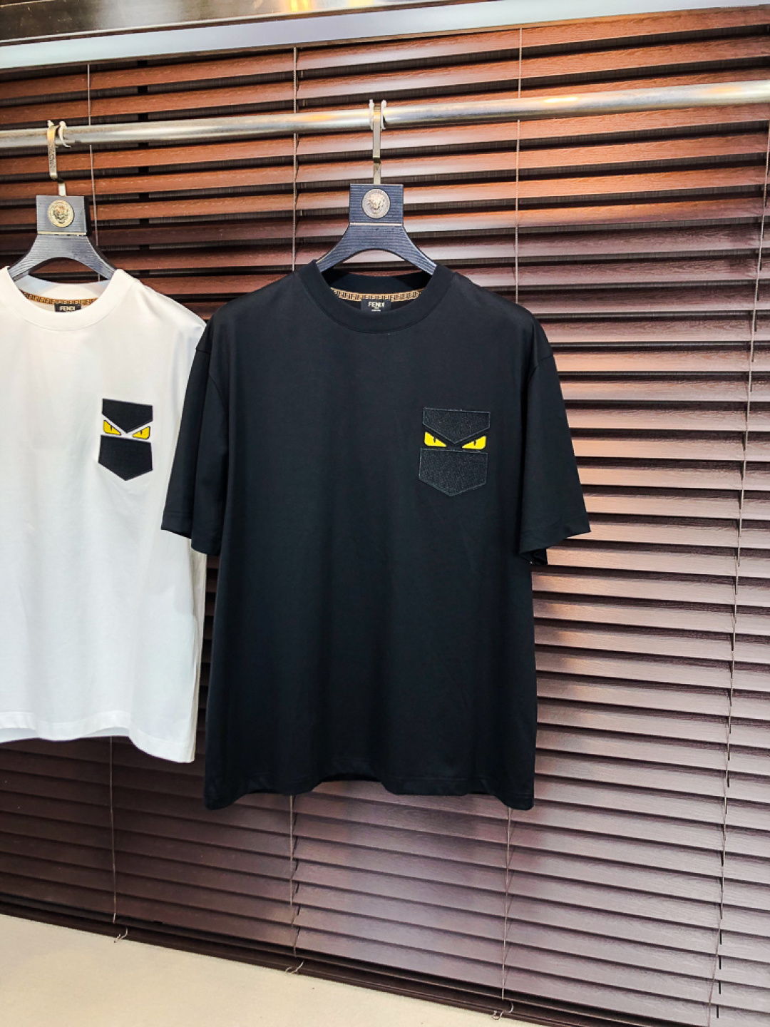 NO:733231,Fendi. 2026 spring and summer new fashionable round neck short-sleeved advanced customization versatile style!  It is more practical and can be easily controlled by anyone. It is made of liquid spandex fabric and has a luxurious classic brand logo design. It is very classy and a must-buy for those who know the goods!  The tailoring is slim-fitting and very delicate. It shows aura and highlights the sophistication of men. This is unique. It is just right for slim fit and the upper body effect is very good. Size m-3XL m wears 175/130, fendi, T-shirt,19860909芬迪.2026春夏新品时尚圆领短袖高级定制百搭款式！更有实用感 任何人都可以轻松驾驭 采用液氨氨纶面料制作,奢华经典品牌logo设计,h非常显档次懂货的必须入！版型剪裁属于修身款 非常精致,f显气场,又会凸显男士的精致,这就是独到之处,恰到好处的修身,上身效果非常赞.尺码m-3XL m穿175/130,,fendi,T-shirt,,Men's clothing