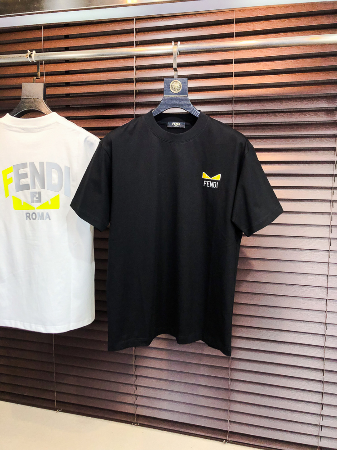 NO:733234,.FENDI.2026 spring and summer new fashionable round neck short-sleeved advanced customization versatile style!  It is more practical and can be easily controlled by anyone. It is made of pure cotton fabric and has a luxurious classic brand logo design. It is very classy and a must-buy for those who know the goods!  The tailoring is a slim fit. It is very delicate, shows aura, and highlights the sophistication of men. This is unique. It is just right for slim fit and the upper body effect is very good. Size m-3XL m wears 175/130, fendi, T-shirt,19860909.芬迪.2026春夏新品时尚圆领短袖高级定制百搭款式！更有实用感 任何人都可以轻松驾驭 采用纯棉面料制作,奢华经典品牌logo设计,非常显档次懂货的必须入！版型剪裁属于修身款 非常精致,显气场,又会凸显男士的精致,这就是独到之处,恰到好处的修身,上身效果非常赞.尺码m-3XL m穿175/130,,fendi,T-shirt,,Men's clothing