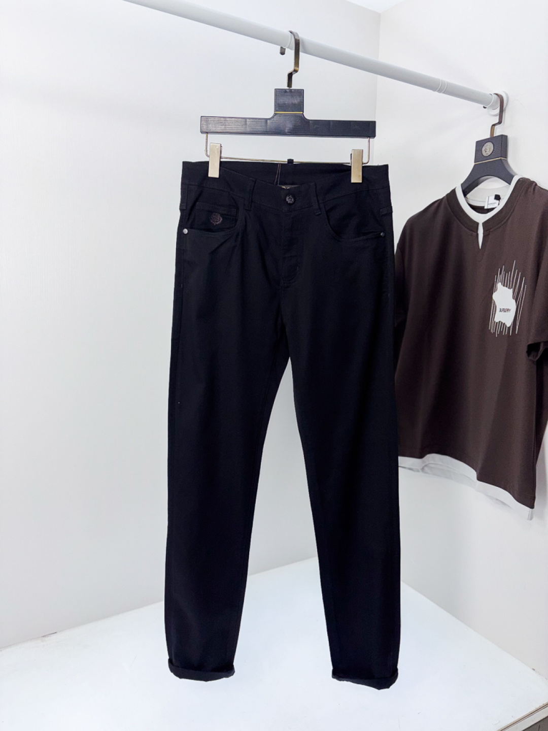 NO:756689,.Lp. official website counter is on sale simultaneously, 2026 spring and summer new men's casual jeans, original quality, counter customized original denim fabric, logo pattern design, b pants body original hardware decoration, three-dimensional and clear, super trendy personality, fashionable and stylish upper body!  c must-have items for trendy men, size 29-38, loro piana,jeans,19860909.Lp.官网专柜同步发售,2026春夏新品男士休闲牛仔裤,原单品质,专柜定制原版牛仔面料,logo图案设计,b裤身原版五金辅料装饰,立体清晰,超级潮流个性,上身时尚有型！c潮男必备单品 码数29-38,,loro piana,jeans,,Men's clothing