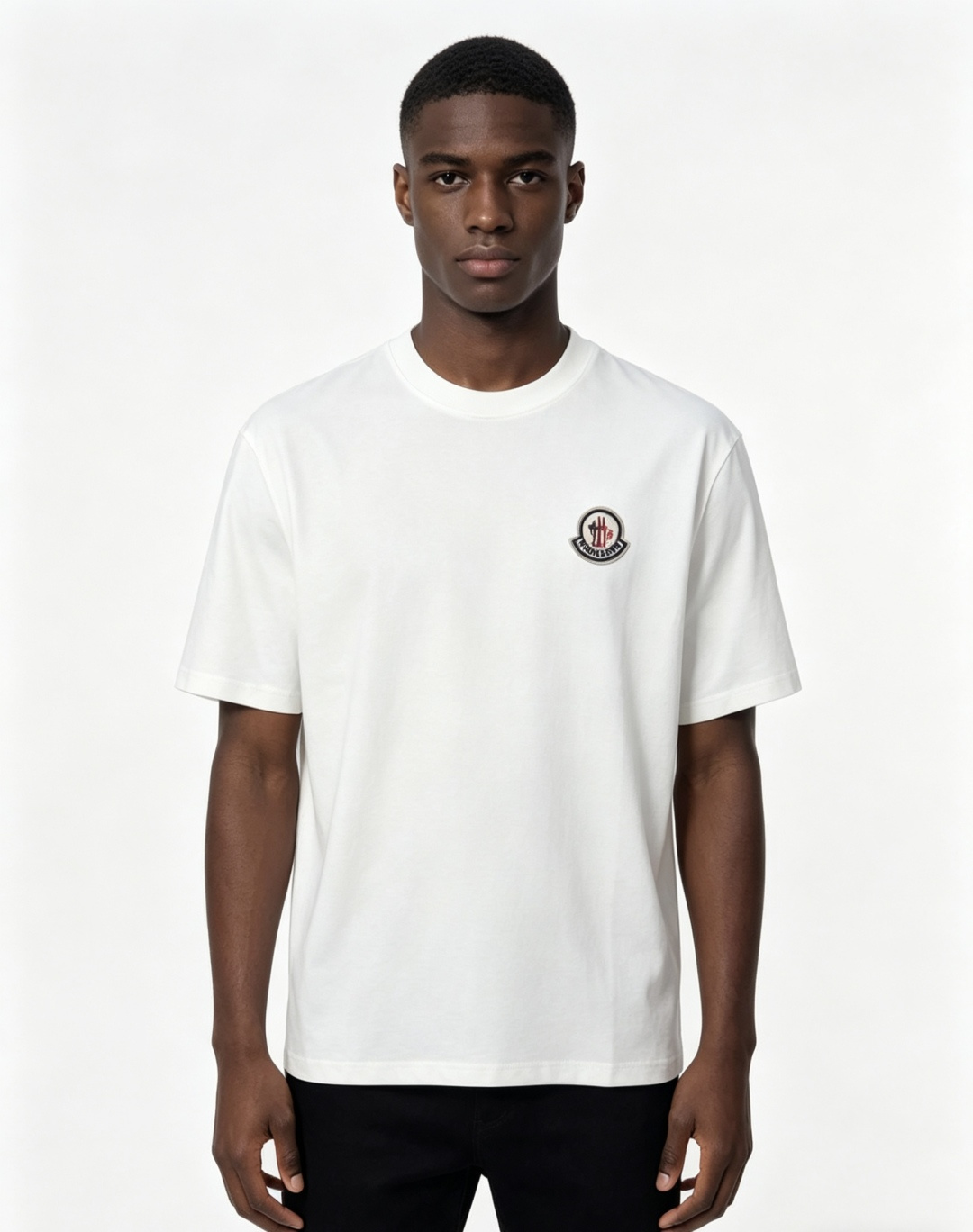 NO:834897,.Meng Mouth.26 spring and summer new product counter debuts the latest short-sleeved round neck T-shirt, high-end customization, avant-garde and fashionable design!  The brand logo emphasizes craftsmanship design, high-end customized fabrics, soft to the touch and comfortable to wear. The high-end fabrics imported from 1f customers have a very delicate texture, exquisite details and craftsmanship. It has exquisite counter-level stitching, fine workmanship, and a highly moldable item. It can be matched with any fashion. The shape is super good. A must-have item for trendy men. Colors: white, black. Size m-3xL.m wears 175/catties, Moncler, T-shirt, tees, t-shirt,19860909.蒙口.26春夏新品专柜首发最新款短袖圆领T恤 高端订制 设计前卫时尚！品牌logo重工艺设计,高端定制面料,手感柔软,穿着舒适,1f客供进口高档面料质感非常细腻,细节工艺精湛考究,专柜级别精致车线,做工精细,塑造性极高的一款单品,任何时装都可以搭配,版型超级好 潮男必备单品 颜色白色、黑色 尺码m-3xL.m穿175/斤,,Moncler,T-shirt,tees，t-shirt,,Men's clothing
