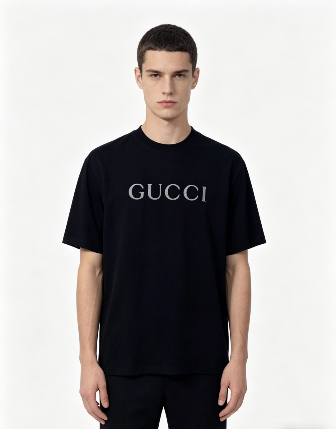 NO:834902,.Gucci.26 spring and summer new product counter debuts the latest short-sleeved round neck T-shirt, high-end customization, avant-garde and fashionable design!  The brand logo emphasizes craftsmanship design, high-end customized fabrics, soft to the touch and comfortable to wear. The high-end fabrics imported from 1f customers have a very delicate texture, exquisite details and craftsmanship. It has exquisite counter-level stitching, fine workmanship, and a highly moldable item. It can be matched with any fashion. The shape is super good. A must-have item for trendy men. Colors: white, black. Size m-3xL.m wears 175/catties,, gucci, T-shirt, tees, t-shirt,19860909.Gucci.26春夏新品专柜首发最新款短袖圆领T恤 高端订制 设计前卫时尚！品牌logo重工艺设计,高端定制面料,手感柔软,穿着舒适,1f客供进口高档面料质感非常细腻,细节工艺精湛考究,专柜级别精致车线,做工精细,塑造性极高的一款单品,任何时装都可以搭配,版型超级好 潮男必备单品 颜色白色、黑色 尺码m-3xL.m穿175/斤,,gucci,T-shirt,tees，t-shirt,,Men's clothing