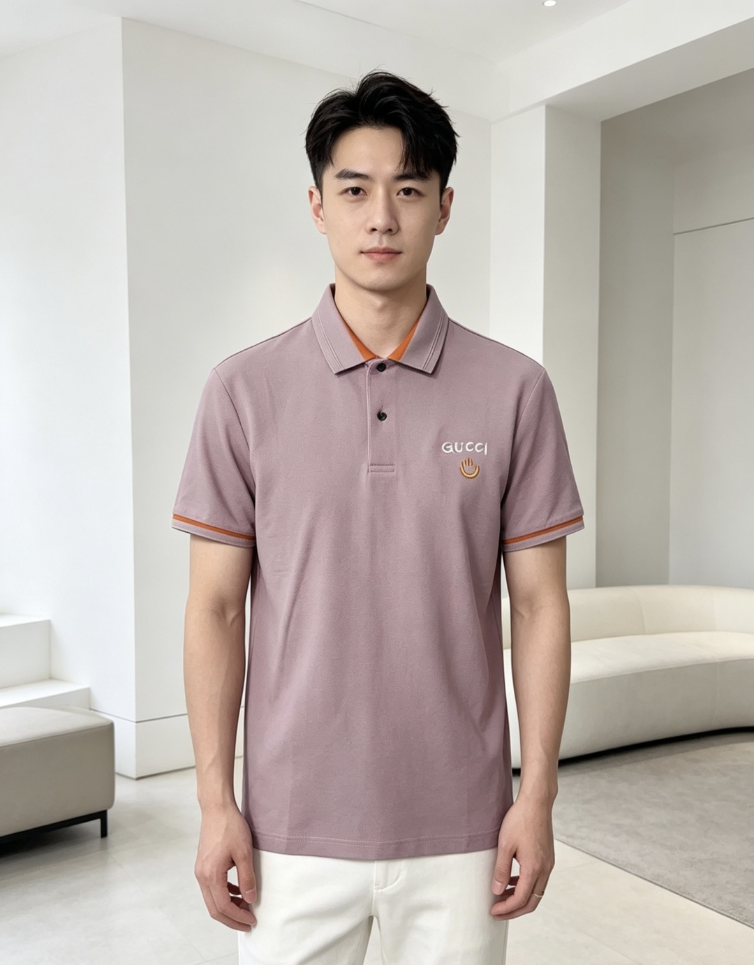 NO:827080,.Gucci.2026 new spring and summer men's logo short-sleeved polo shirt continues the classic casual lapel polo shirt. This polo shirt is made of mercerized piqué cotton fabric, and its timeless design can transcend fashion trends. Classic style, Lx brand LOGO is three-dimensional and unique, making the whole body more detailed. Fitted version, the fabric is made of cotton piqué material, comfortable, skin-friendly, good breathability, and practical for daily commuting and leisure. Highly recommended. Size M-3XL  m wears 175/130,,gucci,T-shirt,19860909.Gucci.2026春夏新款男士标识短袖polo衫,延续经典休闲翻领POLO恤.该款Polo衫采用丝光珠地棉面料制成,隽永设计可跨越时尚潮流.经典款型,Lx品牌LOGO立体别致,让整体更具细节感 合体的版型,面料采用全棉珠地料,舒适,亲肤,透气好,平时通勤休闲都很实穿的一款 强烈推荐.尺码M-3XL m穿175/130,,gucci,T-shirt,,Men's clothing