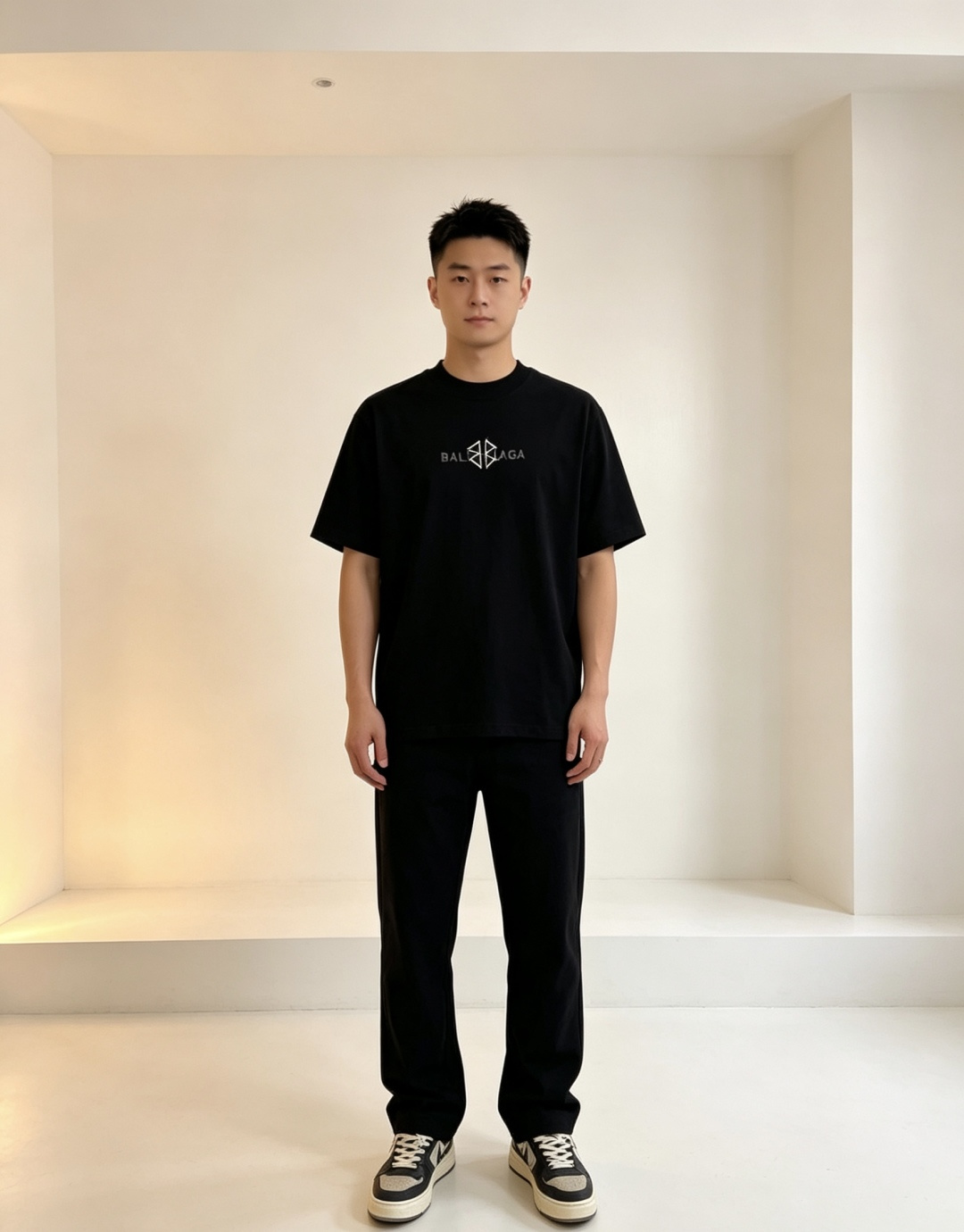 NO:834875,.Balenciaga.26 spring and summer new product counter debuts the latest short-sleeved round neck T-shirt, high-end customization, avant-garde and fashionable design!  The brand logo emphasizes craftsmanship design, high-end customized fabrics, soft to the touch and comfortable to wear. The high-end fabrics imported from 1f customers have a very delicate texture, exquisite details and exquisite craftsmanship. It has exquisite counter-level stitching, fine workmanship, and a highly moldable item. It can be matched with any fashion. The version is super good. A must-have item for trendy men. Colors: white, black. Size m-3xL.m wears 175/130 pounds, balenciaga, T-shirt, tees, t-shirt,19860909.巴黎世家.26春夏新品专柜首发最新款短袖圆领T恤 高端订制 设计前卫时尚！品牌logo重工艺设计,高端定制面料,手感柔软,穿着舒适,1f客供进口高档面料质感非常细腻,细节工艺精湛考究,专柜级别精致车线,做工精细,塑造性极高的一款单品,任何时装都可以搭配,版型超级好 潮男必备单品 颜色白色、黑色 尺码m-3xL.m穿175/130斤,,balenciaga,T-shirt,tees，t-shirt,,Men's clothing