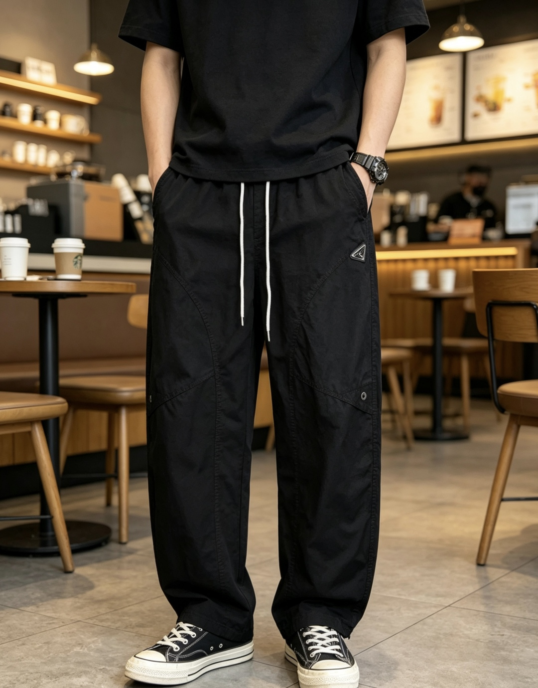 NO:835957,.Prada. 2026 spring and summer new counter products are on the market at the same time. High-quality fashionable casual pants made from original orders. Super versatile. Exclusively customized fabrics, soft and delicate feel, comfortable next to the body, and super stylish on the upper body! The latest hardware accessories from the original custom shop. Super beautiful shape, long upper body and slender legs. The lining and wiring are impeccable. It can be attended to any occasion. Once again, the fabric is very, very classy! Size m-3xL.m wears 28.29,, prada,19860909.普拉达.26年春夏专柜新品同步上市.原单订制高品质时尚休闲裤.超级百搭款.独家定制面料,手感细腻柔软,贴身舒适,上身超有型！原版定制专柜最新五金辅料.超靓版型、上身显腿修长,內里,走线都无可挑剔,任何场合都可出席,再次强调面料非常非常显档次！码数m-3xL.m穿28.29,,prada,,Men's clothing