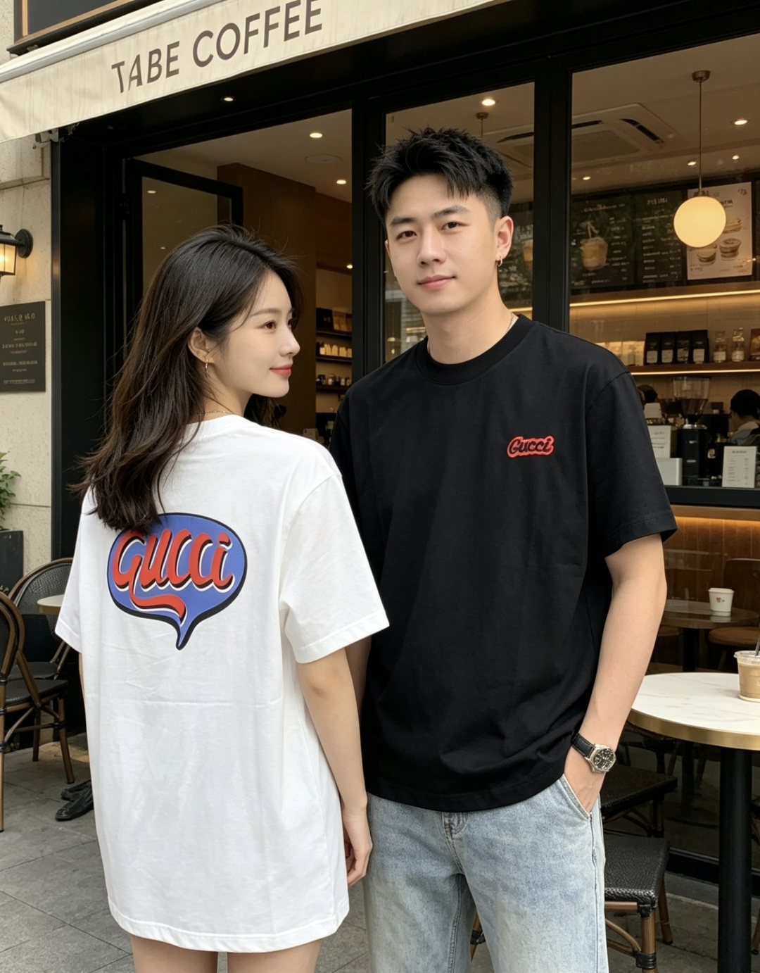 NO:839539,.Gucci 2026 spring and summer new fashion round neck short-sleeved advanced customization versatile style!  It is more practical and can be easily controlled by anyone. It is made of pure cotton fabric and has a luxurious classic brand logo design. It is very classy and a must-buy for those who know the goods!  The tailoring is a slim fit, very delicate, shows off aura, and highlights the sophistication of men. This is unique. It has just the right fit and a great upper body effect. Size m-3XL m wears 175/130, gucci, T-shirt,19860909.Gucci 2026春夏新品时尚圆领短袖高级定制百搭款式！更有实用感 任何人都可以轻松驾驭 采用纯棉面料制作,奢华经典品牌logo设计,非常显档次懂货的必须入！版型剪裁属于修身款 非常精致,显气场,又会凸显男士的精致,这就是独到之处,恰到好处的修身,上身效果非常赞.尺码m-3XL m穿175/130,,gucci,T-shirt,,Men's clothing