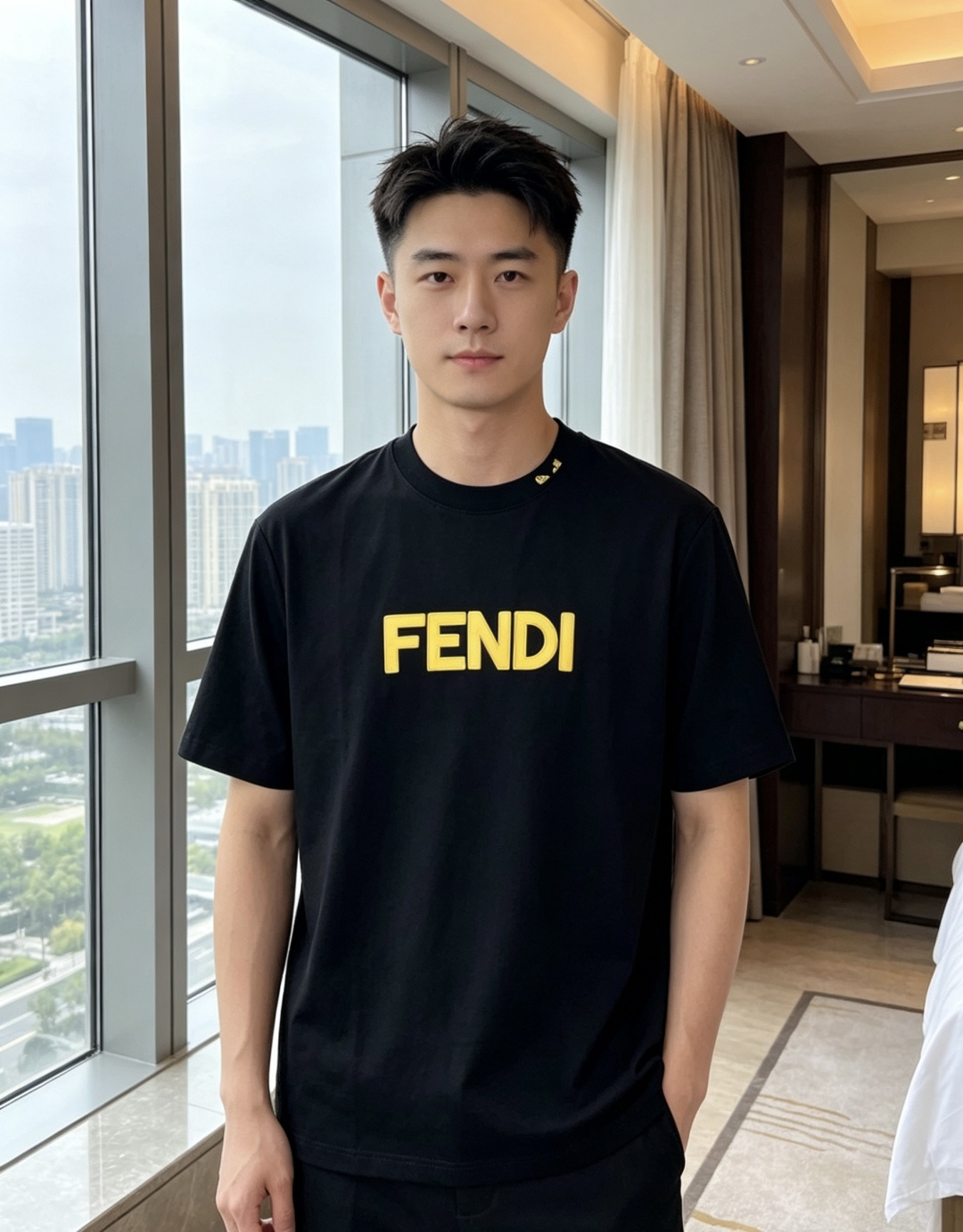 NO:847209,. Fendi. 2026 spring and summer new fashion round neck short-sleeved advanced customization versatile style!  It is more practical and can be easily controlled by anyone. It is made of original fabrics and has a luxurious classic brand logo design. It is very classy and a must buy for those who know the goods!  The tailoring is a slim fit. It is very delicate, shows aura, and highlights the sophistication of men. This is unique. It is just right for slim fit and the upper body effect is very good. Size m-3XL m wears 175/130, fendi, T-shirt,19860909. 芬迪.2026春夏新品时尚圆领短袖高级定制百搭款式！更有实用感 任何人都可以轻松驾驭 采用原版面料制作,奢华经典品牌logo设计,B非常显档次懂货的必须入！版型剪裁属于修身款 非常精致,显气场,又会凸显男士的精致,这就是独到之处,恰到好处的修身,上身效果非常赞.尺码m-3XL m穿175/130,,fendi,T-shirt,,Men's clothing