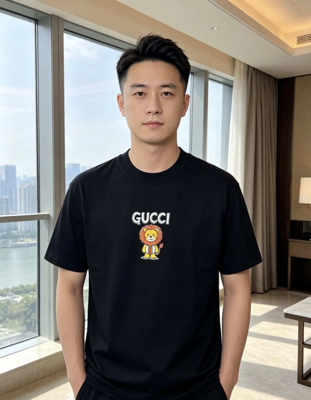 NO:848526,. Gucci. Wear 200 pounds. 2026 spring and summer new fashion round neck short-sleeved advanced customization versatile style!  It is more practical and can be easily controlled by anyone. It is made of pure cotton fabric and has a luxurious classic brand logo design. 1f is very classy and a must-buy for those who know the goods!  The tailoring is a slim fit, very delicate, shows off aura, and highlights the sophistication of men. This is unique. It has just the right fit and a great upper body effect. Size m-3XL m wears 175/130, gucci, T-shirt,19860909. Gucci.穿200斤.2026春夏新品时尚圆领短袖高级定制百搭款式！更有实用感 任何人都可以轻松驾驭 采用纯棉面料制作,奢华经典品牌logo设计,1f非常显档次懂货的必须入！版型剪裁属于修身款 非常精致,显气场,又会凸显男士的精致,这就是独到之处,恰到好处的修身,上身效果非常赞.尺码m-3XL m穿175/130,,gucci,T-shirt,,Men's clothing