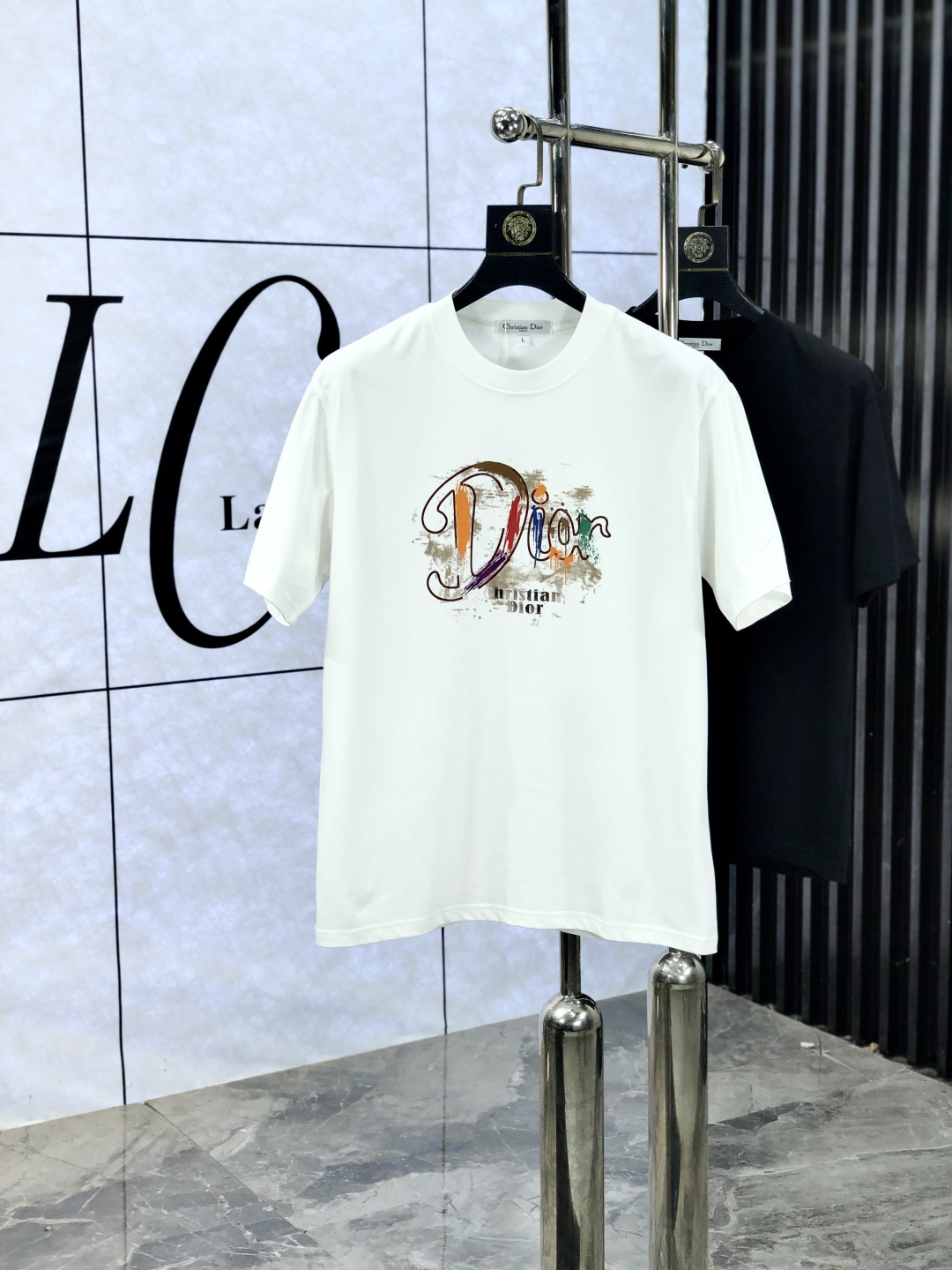 NO:521319,.Dior. Wear 200 catties. 2025 spring and summer new product fashionable round neck short sleeve high-end custom versatile style!  More practical, anyone can easily control it. It is made of pure cotton fabric, luxurious and classic brand logo design, 1f is very high-end and must-have if you understand the goods!  The style and tailoring are slim styles, which are very exquisite and highlight the exquisiteness of men. This is the unique feature, the right slim fit, and the upper body effect is very good. Size M-4xL wears 175/130, dior, T-shirt, alexander wang19860909.Dior.穿200斤.2025春夏新品时尚圆领短袖高级定制百搭款式！更有实用感 任何人都可以轻松驾驭 采用纯棉面料制作,奢华经典品牌logo设计,1f非常显档次懂货的必须入！版型剪裁属于修身款 非常精显气场,又会凸显男士的精致,这就是独到之处,恰到好处的修身,上身效果非常赞.尺码M-4xL 穿175/130,,dior,T-shirt,alexander wang,Men's clothing