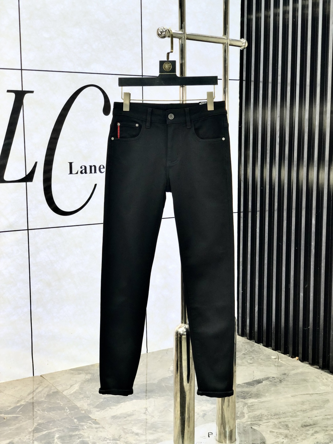 NO:521330,.录口.com official website counter is available simultaneously, 2025SS autumn and winter new men's casual jeans, original single quality, custom-made original denim fabric for counter, logo pattern design, original hardware and accessories for 5 trousers, three-dimensional and clear, realistic effect, super trendy and personalized, fashionable and stylish on the upper body!  Must-have items for trendy men, 28-38, Moncler, jeans, alexander wang19860909.蒙口.官网专柜同步发售,2025SS秋冬新品男士休闲牛仔裤,原单品质,专柜定制原版牛仔面料,logo图案设计,5裤身原版五金辅料装饰,立体清晰,效果逼真,超级潮流个性,上身时尚有型！潮男必备单品 码数28-38,,Moncler,jeans,alexander wang,Men's clothing