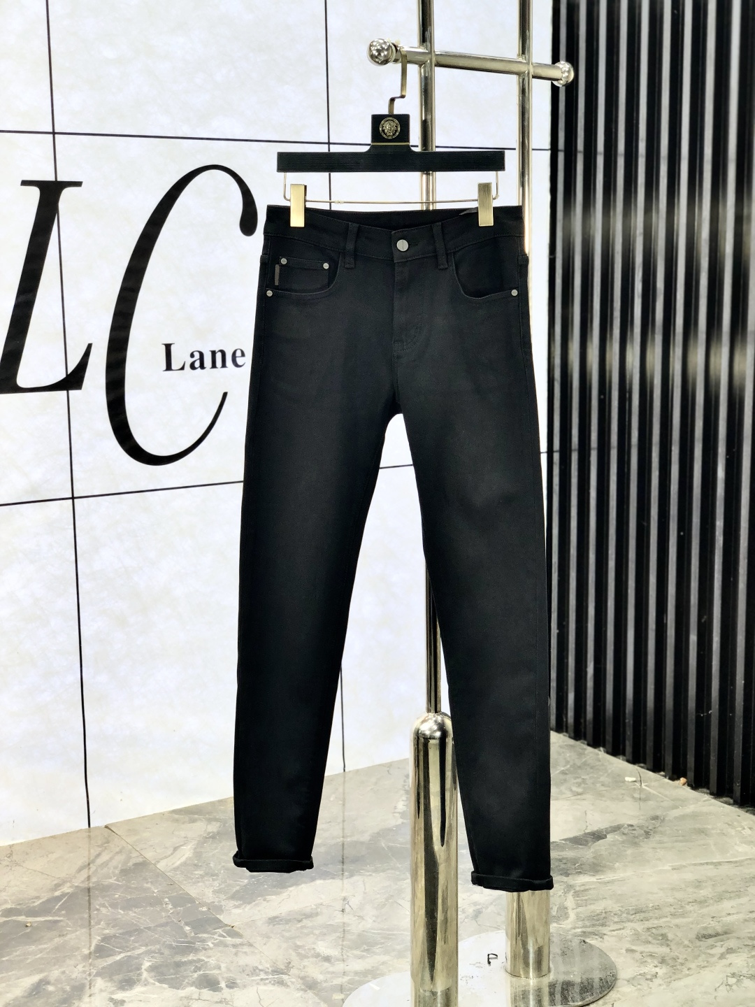 NO:521325,.Balenciaga. The official counter is released simultaneously on the 2025SS autumn and winter new men's casual jeans, original single quality, customized original denim fabric for counter, logo pattern design, original hardware and accessories for 5 trousers, three-dimensional and clear, realistic effect, super trendy and individual, fashionable and stylish upper body!  Trendy men's must-have items, 28-38, balenciaga, jeans, alexander wang19860909.巴黎世家.官网专柜同步发售,2025SS秋冬新品男士休闲牛仔裤,原单品质,专柜定制原版牛仔面料,logo图案设计,5裤身原版五金辅料装饰,立体清晰,效果逼真,超级潮流个性,上身时尚有型！潮男必备单品 码数28-38,,balenciaga,jeans,alexander wang,Men's clothing