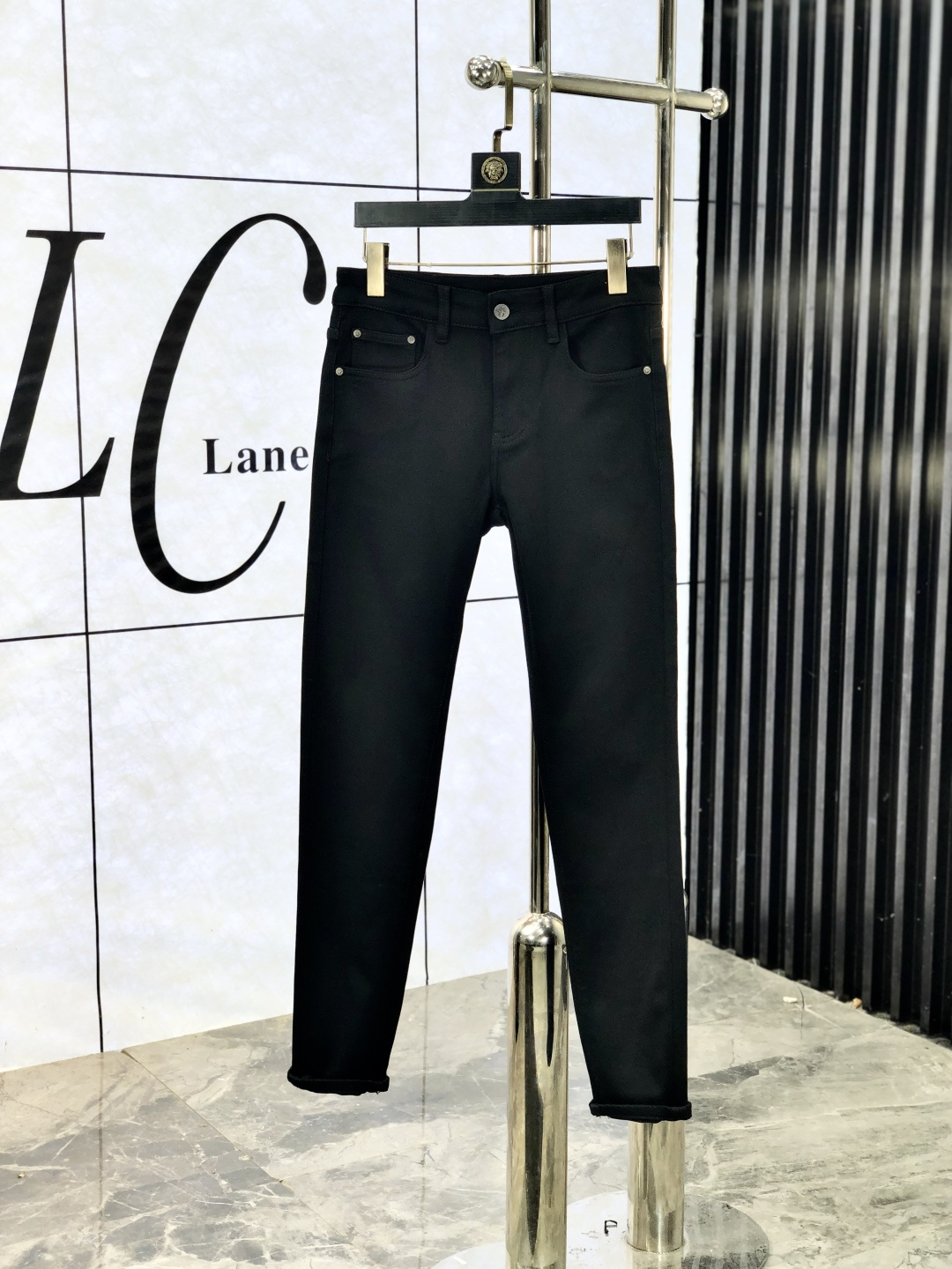 NO:521328,.Dior.'s official counter is released simultaneously, 2025SS autumn and winter new men's casual jeans, original single quality, custom-made original denim fabric for counter, logo pattern design, 5-pants original hardware and auxiliary materials decoration, three-dimensional and clear, realistic effect, super trendy and personalized, fashionable and stylish upper body!  Trendy men's must-have items 28-38, Dior, Jeans, Alexander wang19860909.Dior.官网专柜同步发售,2025SS秋冬新品男士休闲牛仔裤,原单品质,专柜定制原版牛仔面料,logo图案设计,5裤身原版五金辅料装饰,立体清晰,效果逼真,超级潮流个性,上身时尚有型！潮男必备单品 码数28-38,,dior,jeans,alexander wang,Men's clothing