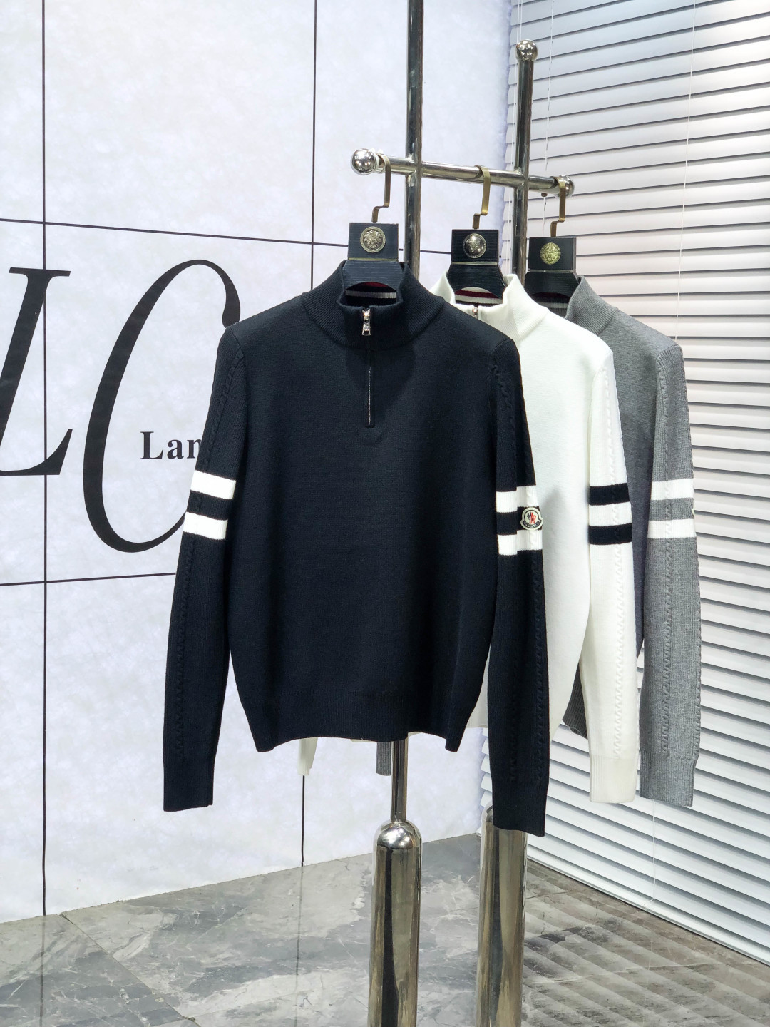 NO:643998,.Mengkou. 2025ss new fall and winter product soft round neck wool sweater, exclusive design!  A sweater made of wool and cotton with super smooth lines that is very in line with the aesthetic tone. The most basic style has a minimalist and low-key luxury style. In the fashion industry, the simpler the item, the easier it is to show a high-end fashion sense. The wool knitted blended fabric is supplied by customers. It is soft and comfortable to the touch, and has excellent skin-friendlyness. It is a very fashionable style for reducing age, and it is a must-have item!  Counter size m-3xL. Wear 175/130 catties. Please state your height and weight when placing an order, Moncler, sweaters, alexander wang19860909.蒙口.2025ss秋冬新品 柔软圆领羊毛针织衫,设计独家呈现！含羊毛棉超级流畅线条感极符合美学基调的一款毛衣,最基础的款式以极简低调的奢华风格,在时尚界越简单的单品,h越极易彰显出高级时髦感,客供羊毛针织混纺面料,j触感柔软舒适,亲肤性极佳,极具减龄时髦款式,必入单品！专柜码数m-3xL .m穿175/130斤.下单报身高体重,,Moncler,sweaters,alexander wang,Men's clothing