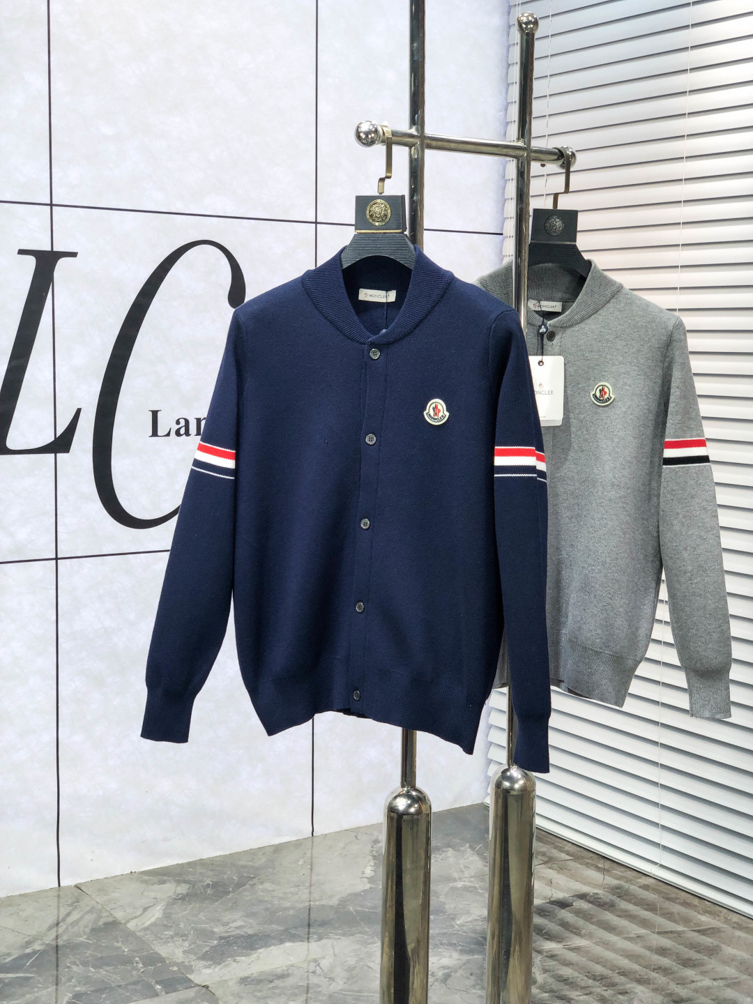 NO:644004,.Mengkou. 2025ss new fall and winter product soft round neck wool sweater, exclusive design!  A sweater made of wool and cotton with super smooth lines that is very in line with the aesthetic tone. The most basic style has a minimalist and low-key luxury style. In the fashion industry, the simpler the item, the easier it is to show a high-end fashion sense. The wool knitted blended fabric is supplied by customers. It is soft and comfortable to the touch, and has excellent skin-friendlyness. It is a very fashionable style for reducing age, and it is a must-have item!  Counter size m-3xL. Wear 175/130 catties. Please state your height and weight when placing an order, Moncler, sweaters, alexander wang19860909.蒙口.2025ss秋冬新品 柔软圆领羊毛针织衫,设计独家呈现！含羊毛棉超级流畅线条感极符合美学基调的一款毛衣,最基础的款式以极简低调的奢华风格,在时尚界越简单的单品,h越极易彰显出高级时髦感,客供羊毛针织混纺面料,j触感柔软舒适,亲肤性极佳,极具减龄时髦款式,必入单品！专柜码数m-3xL .m穿175/130斤.下单报身高体重,,Moncler,sweaters,alexander wang,Men's clothing