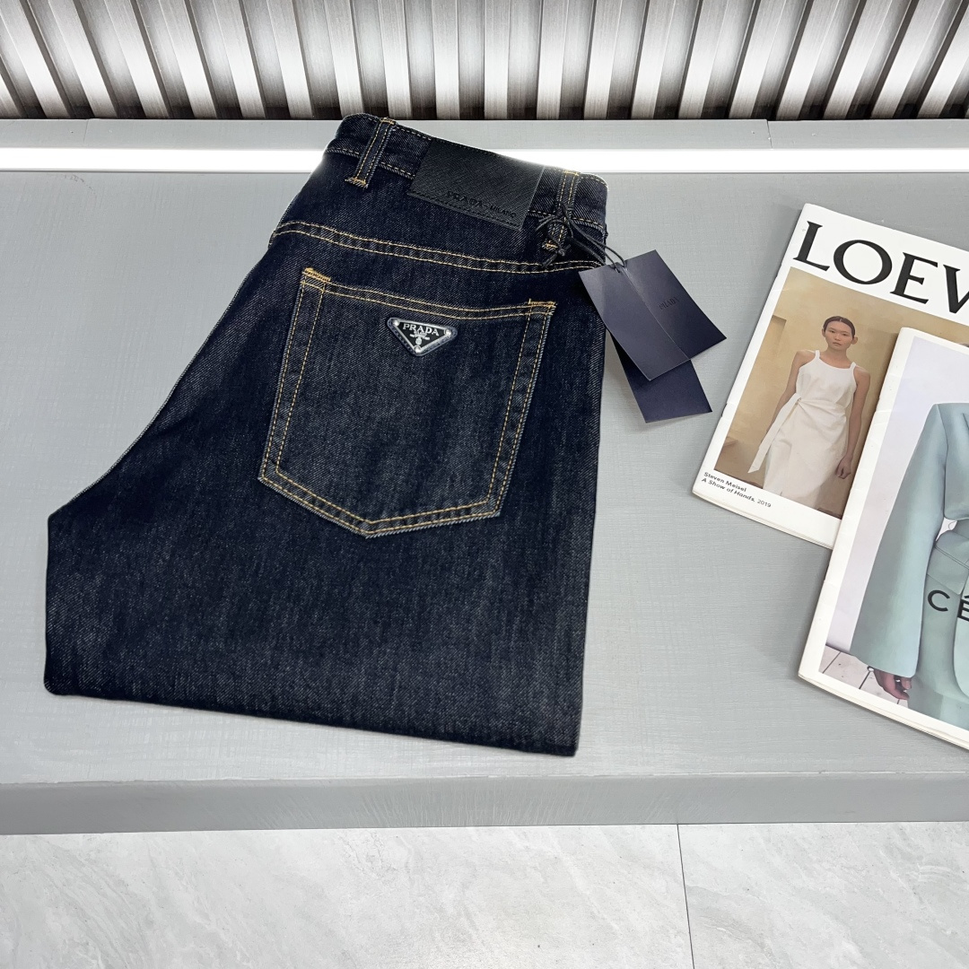 NO:121229,Prada - New style is coming 1980ss early spring - New style of casual jeans, high-end custom series. Imported high-density custom cotton tannins fabric is comfortable, soft and skin-friendly, straight and not easy to wrinkle, simple and clear, super versatile, super fashionable and versatile, straight and stylish, a must-have for the wardrobe!  Suitable for any occasion!  Number of codes 29-3835, 37 215BJL, prada, jeans, alexander wang19860909普拉达-新款来袭1980ss早春-新款休闲牛仔裤,高端定制系列.进口高密度定制纯棉单宁面料舒适柔软亲肤,笔挺不易起皱,简单明了,超级百搭上身效果超级棒时尚百搭,笔挺有型,衣橱必备！适合任何场合穿着！ 码数29-3835、37 215BJL,,prada,jeans,alexander wang,Men's clothing