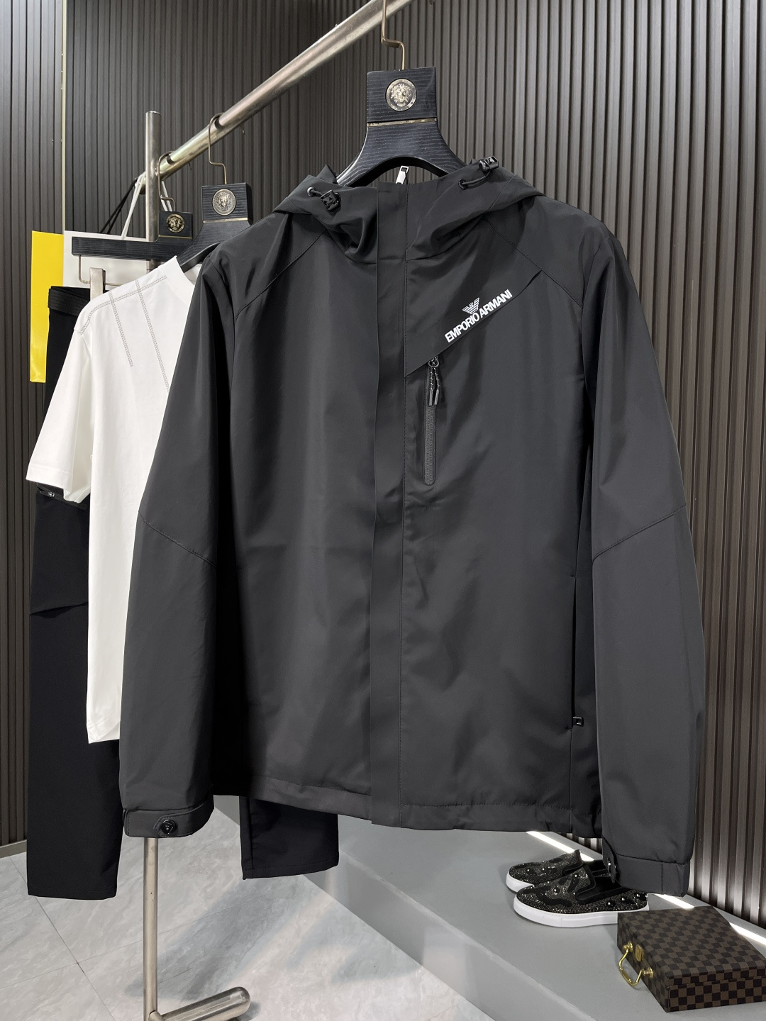 NO:133957,Armani is available for the new spring 2025. Original single product. Italian imported fabric fashionable jacket jacket. European counters are synchronized, and the upper body is more casual and elegant. The counter original hardware is luxurious and high-end customized accessories new work!  Luxury brand characteristics logo embellishment design, the highest quality shipment in the market, original auxiliary materials, the ultimate luxury!  Soft and comfortable. The upper body is so handsome!  Suitable for any scene!  Number of codes: M-3XL Color black BJL, Armani, jackets & coats, jackets & coats, alexander wang19860909阿玛尼 2025开春新款上市 原单狠货 意大利进口面料时尚夹克外套.欧洲专柜同步,上身更随意大方,专柜原版五金奢华高档定制配饰新作！奢华品牌特质logo点缀设计,市场最高品质出货、原版辅料,奢华极致！柔软舒适.上身爆帅！适合任意场景！ 码数:M-3XL 颜色黑色BJL,,armani,jackets & coats,jackets & coats,alexander wang,Men's clothing