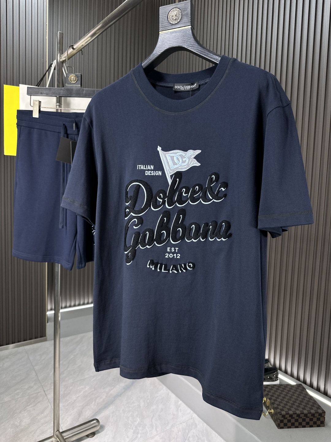 طقم تي شيرت وشورت Dolce & Gabbana قطن أزرق داكن للرجال والنساء
