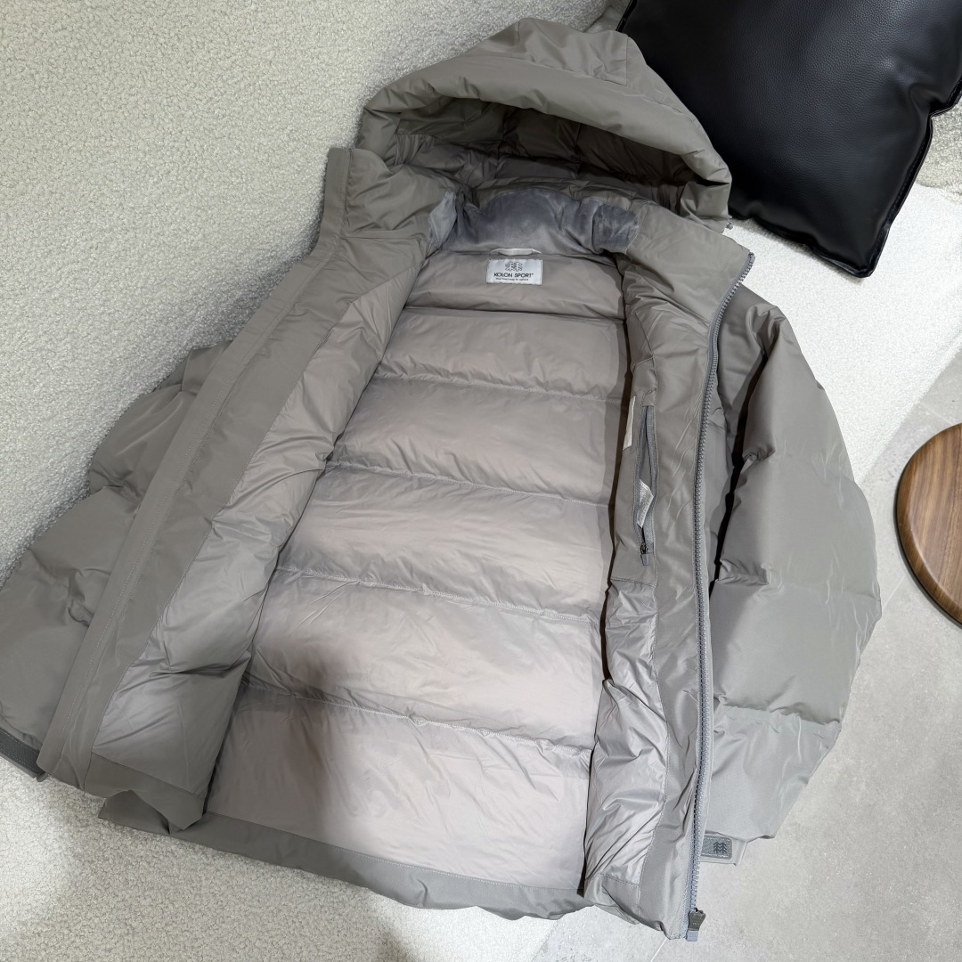 💰580 可隆𝑲𝑶𝑳𝑶𝑵 𝑺𝑷𝑶𝑹𝑻 𝑪𝒐𝒎𝒎𝒖𝒕𝒆 𝑭𝑾/𝑨𝑾24 防水羽绒服 帽子可拆卸
颜色：黑色 卡其灰
编码：0000630C