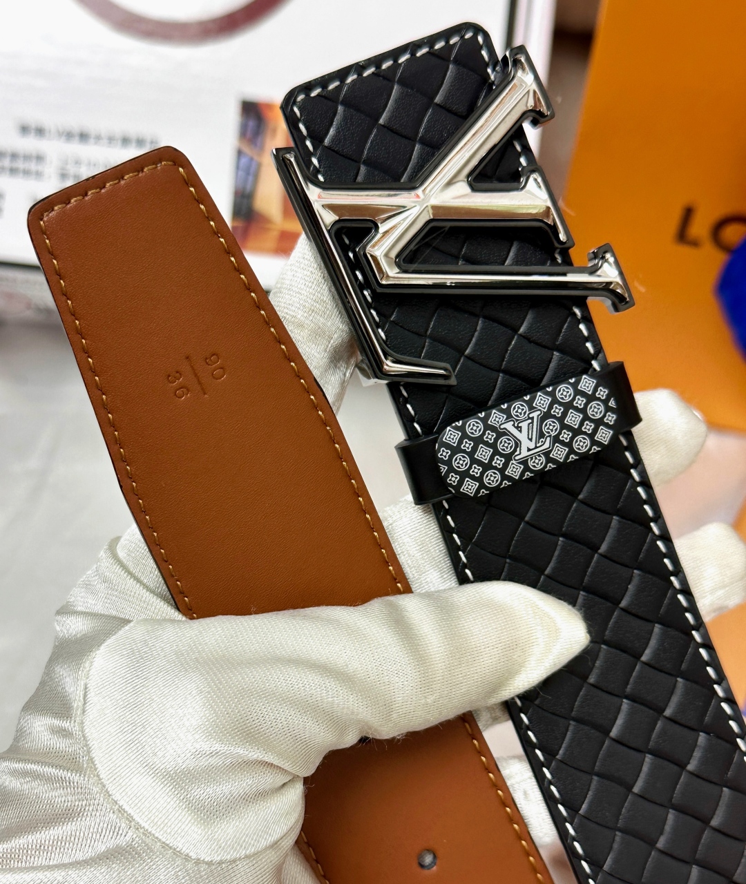 💯皮带:LV..路易..威登️✈️顶级复刻-P150
💯腰带:原单品质🐂百分百进口原厂头层牛皮,保证真皮。Logo字母浮雕双层渐变色🌟工艺.真空电镀.永不掉色.24K纯钢扣🌈按压滑道暗扣.自动款式.尾巴内穿设计.稀有特种皮纹路系列🎨双面两用✨专柜同等质量, 送人自用首选✈️
💯包装: 均配赠如图专柜全套礼盒包装,赠送打孔器,银联发票,宽度4.0cm