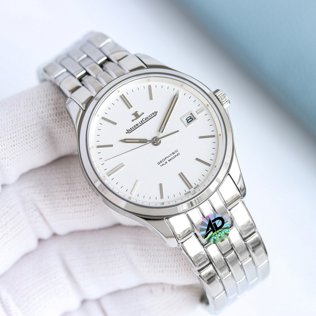 NO:150562,Steel belt V9 new product Jaeger-LeCoultre Calendar Series This watch movement uses an all-in-one 899 model movement, the movement has a stable time movement of 28,800 beats, and a size of 39m/9.8m. The exquisite ultra-thin appearance, sapphire mirror glass, which looks particularly exquisite. The strap can be selected as steel belt or belt!  ,jaeger-lecoultre19860909钢带 V9 新品 积家大师日历系列 该腕表机芯采用改一体机899型号机芯,机芯28800节拍走时稳,尺寸 39m/9.8m 精致的超薄形外观,蓝宝石镜面玻璃,显得格外的精致,表带可选钢带或皮带！,,jaeger-lecoultre,Watch