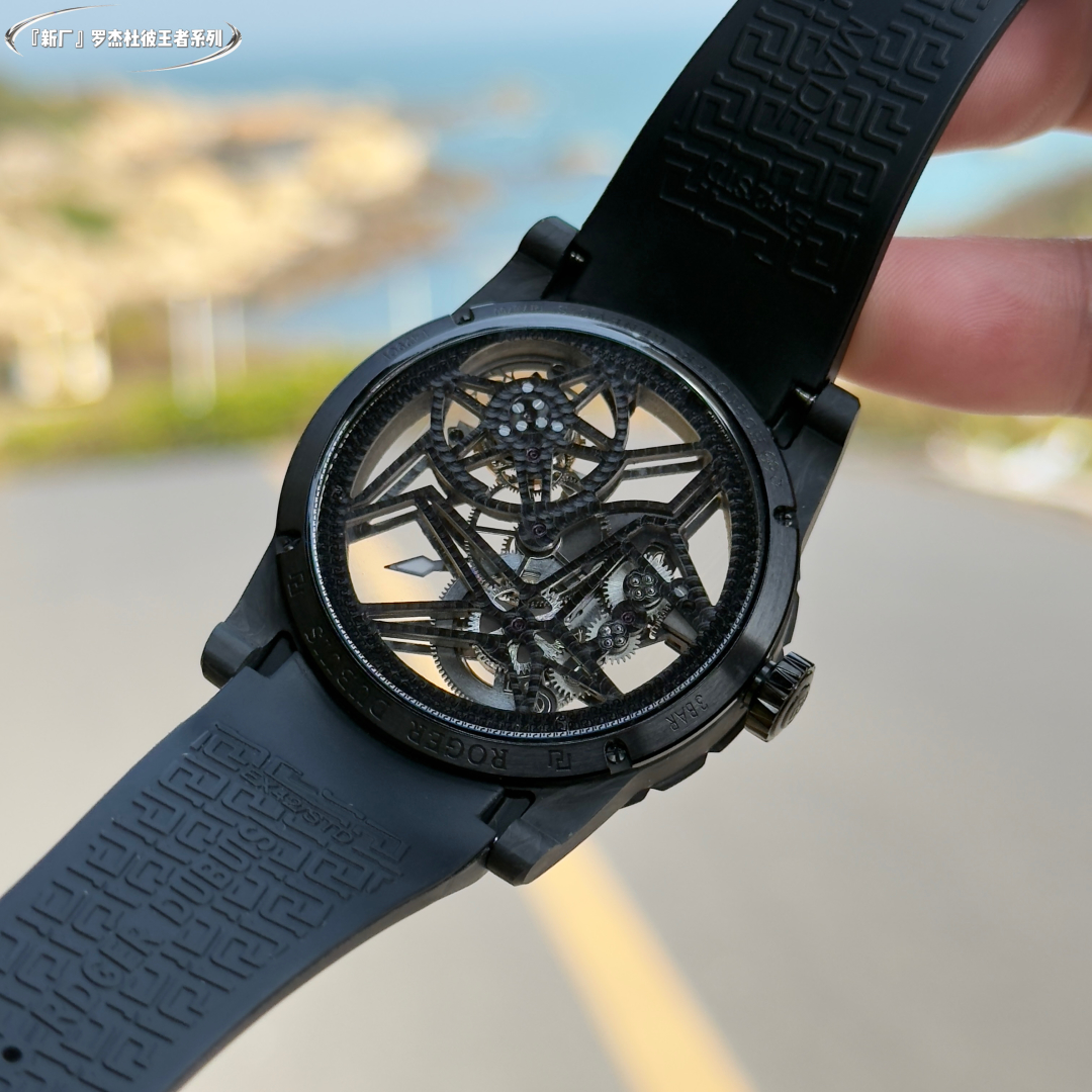 Roger Duppie Carbon Fiber V4 Watch: New Factory Innovation and Precision - 图片 9